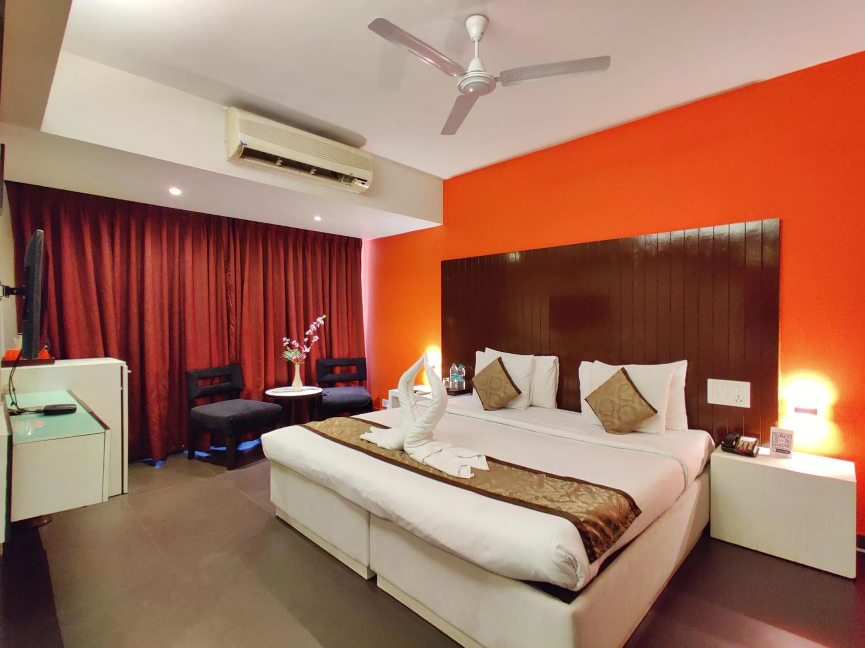 Bed in Citrus Hotel Lonavala