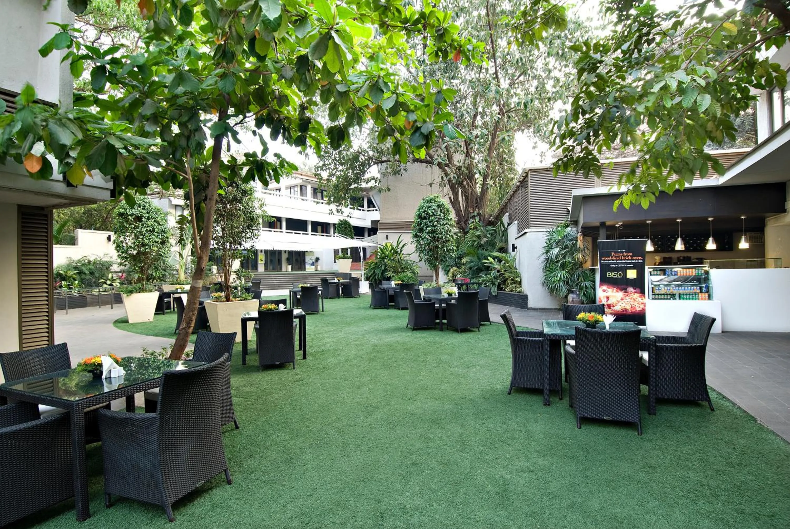 Restaurant/places to eat in Citrus Hotel Lonavala