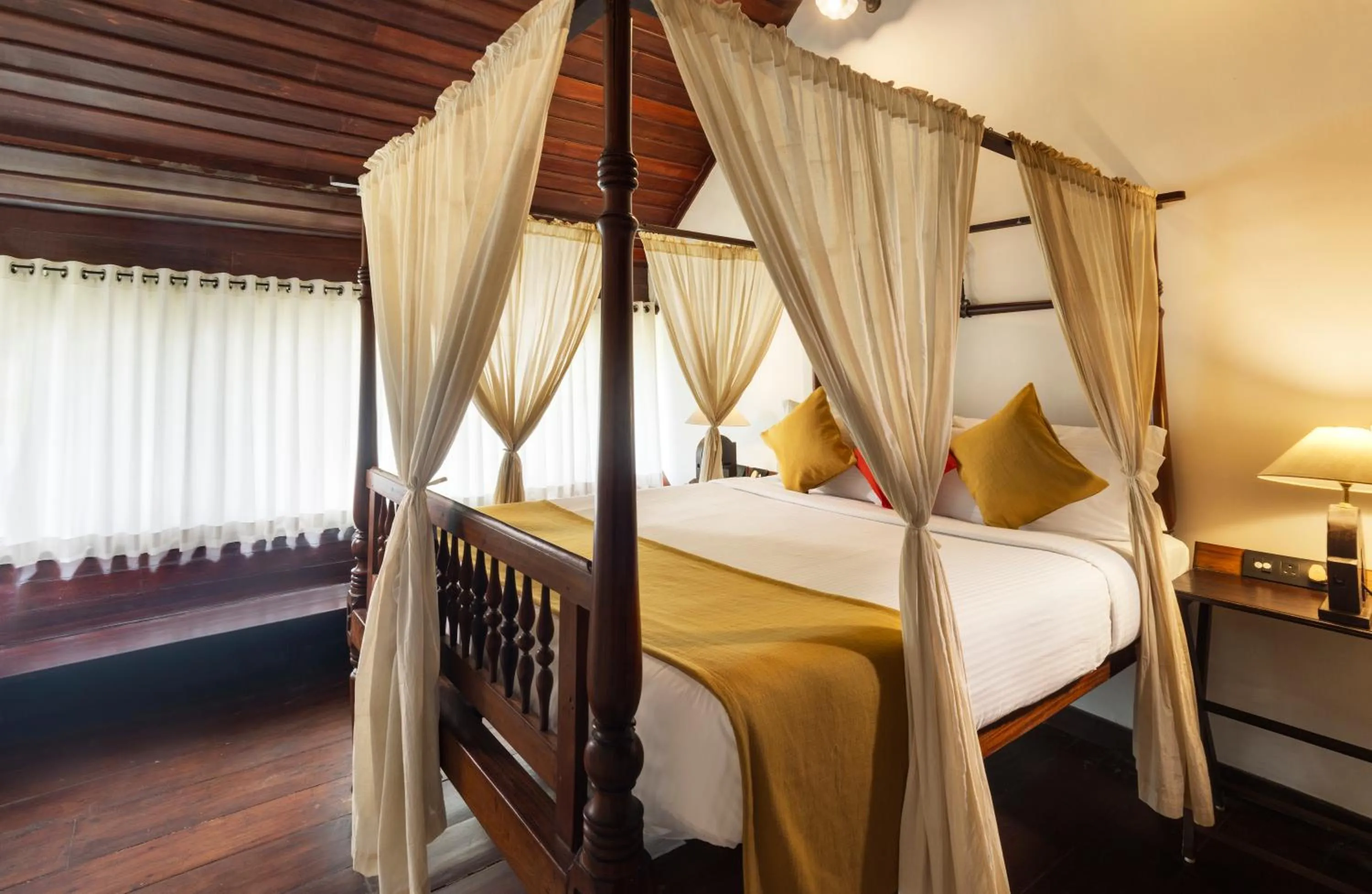 Bedroom, Bed in Coconut Lagoon Kumarakom - A CGH Earth Experience