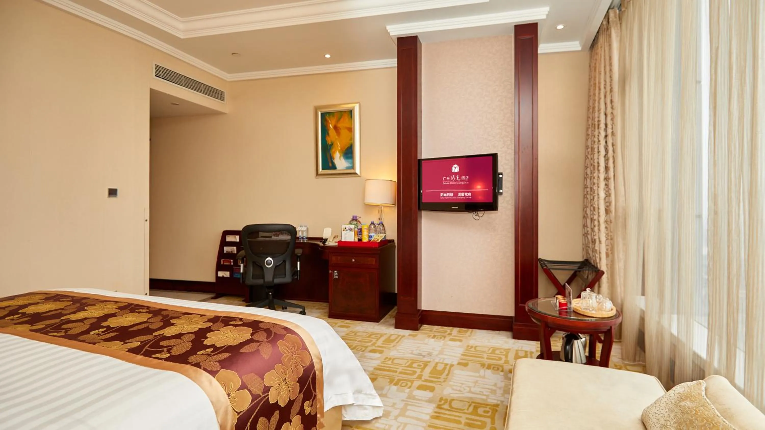 Bed in Soluxe Hotel Guangzhou