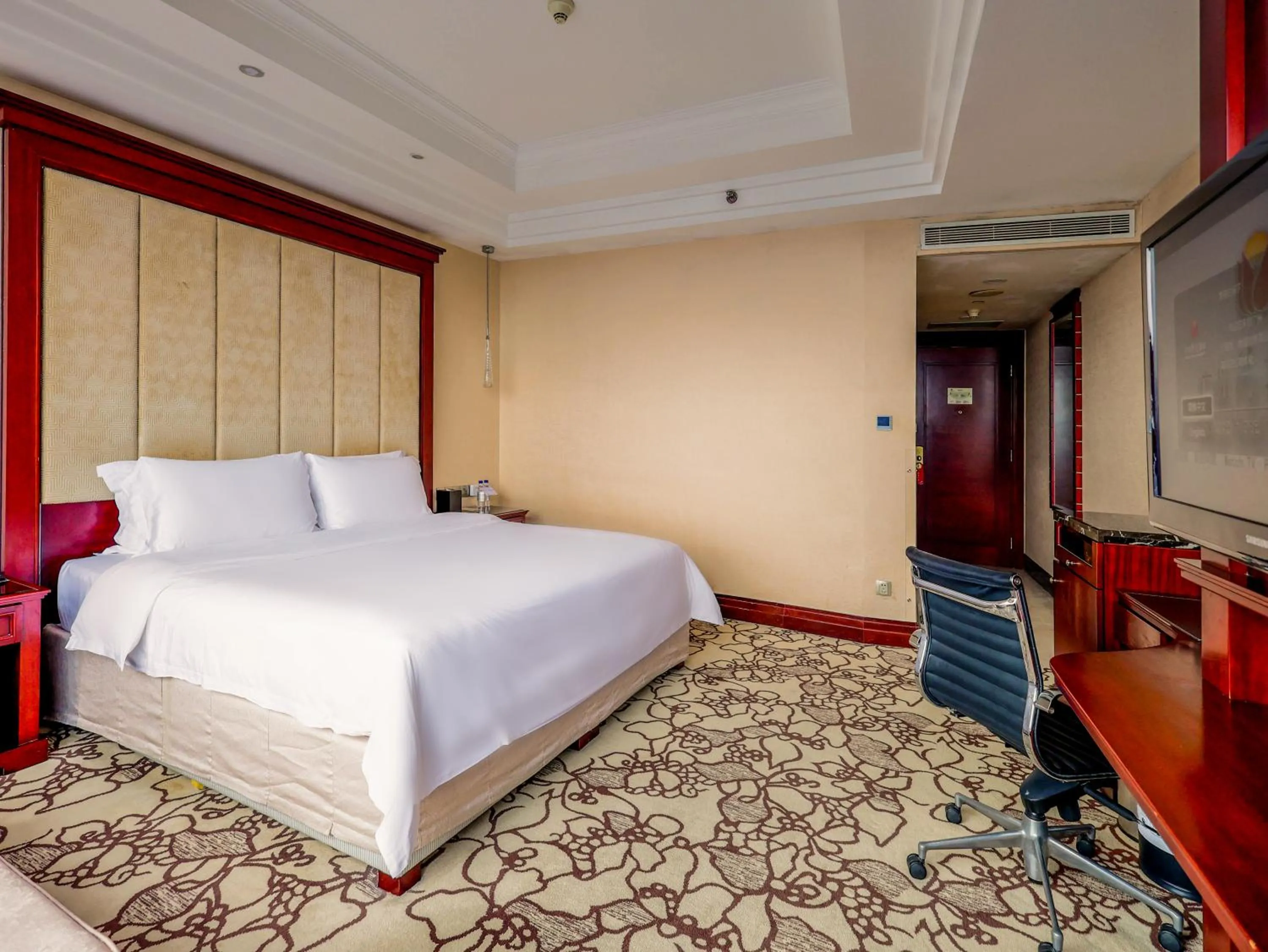 Bed in Soluxe Hotel Guangzhou