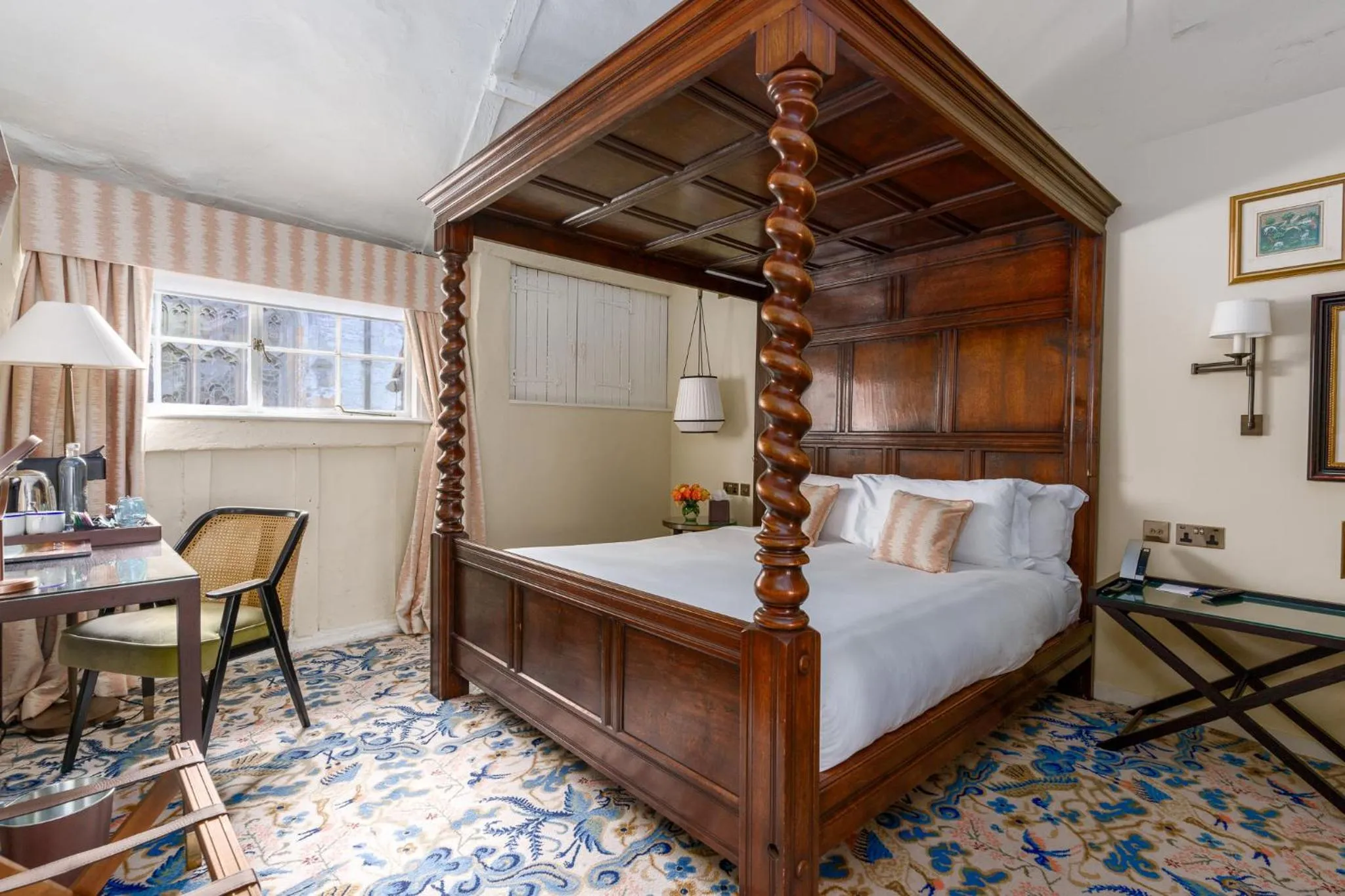 Bedroom, Bed in The Relais Henley