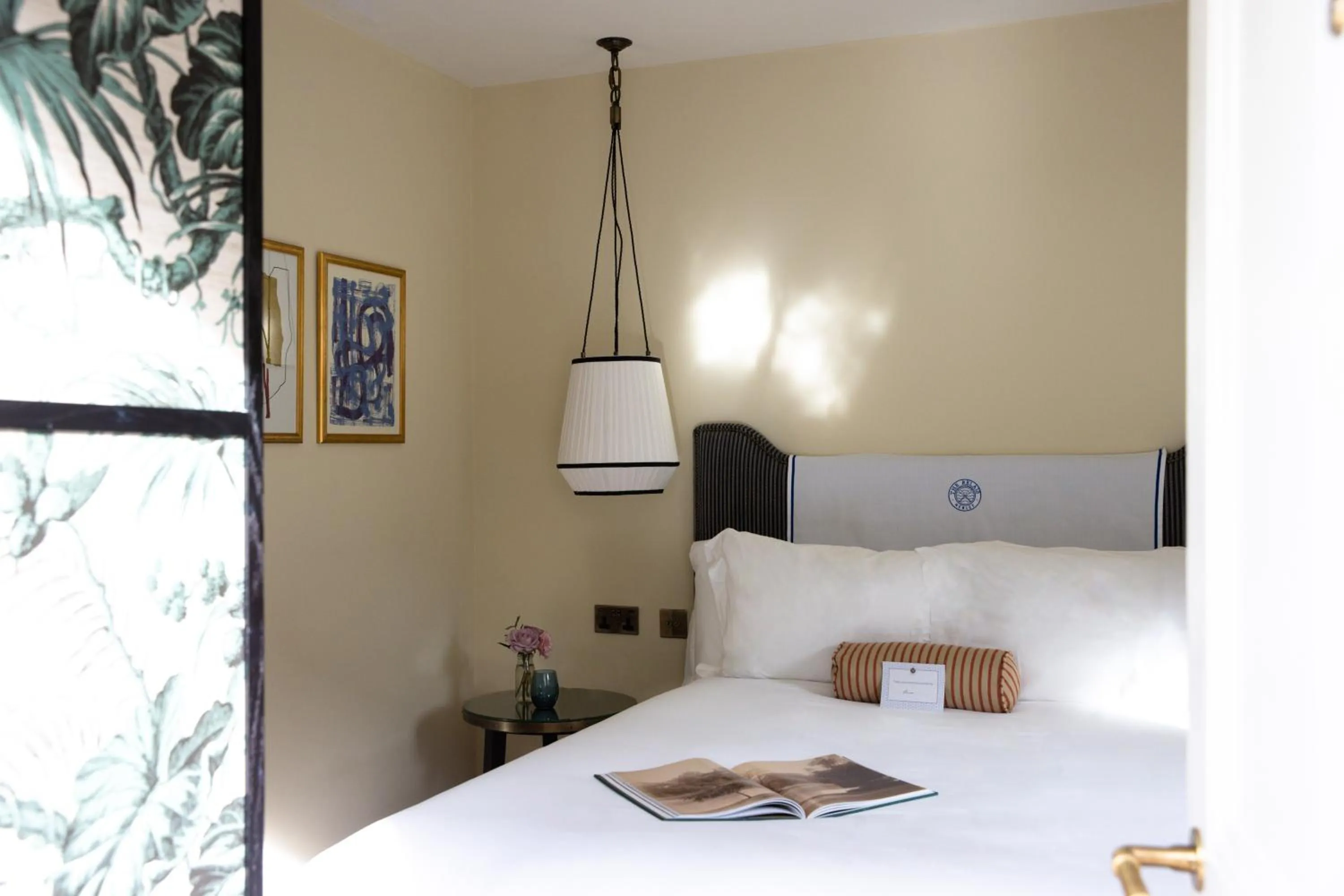 Bedroom, Bed in The Relais Henley