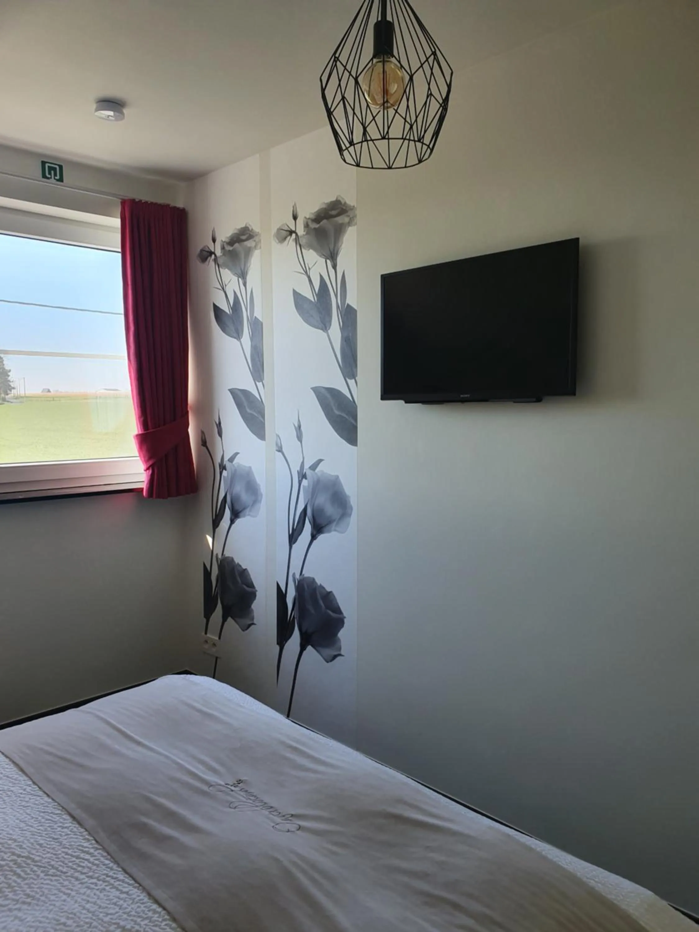 Bed in B&B Kanegem Onverbloemd