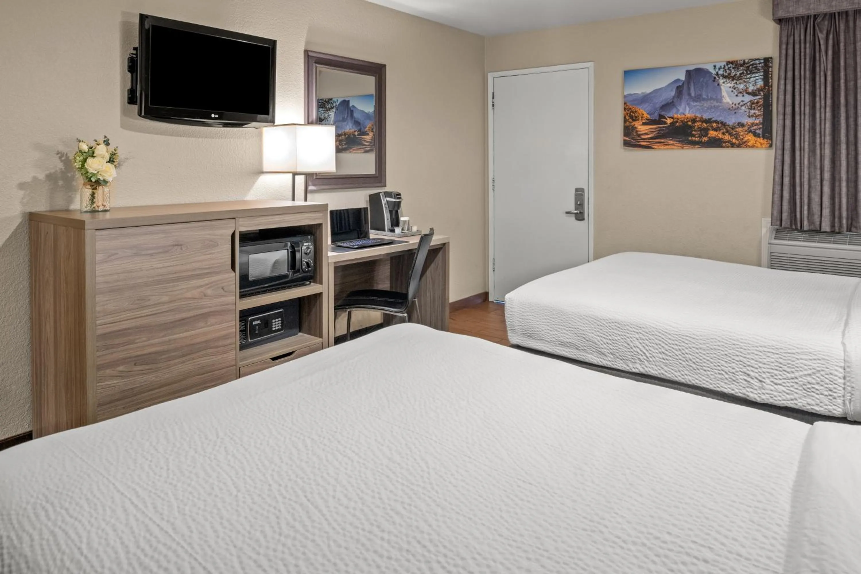 Bedroom, Bed in Buck Meadows Lodge