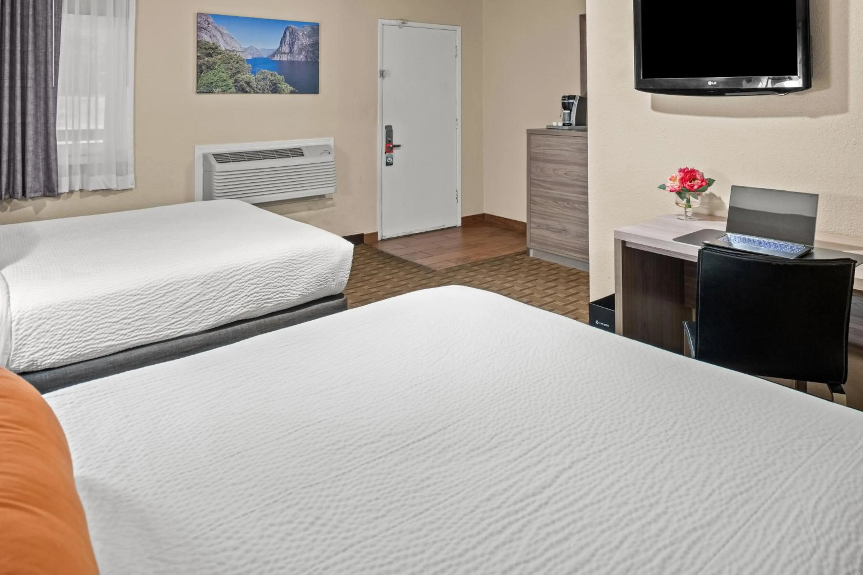 Bed in Buck Meadows Lodge