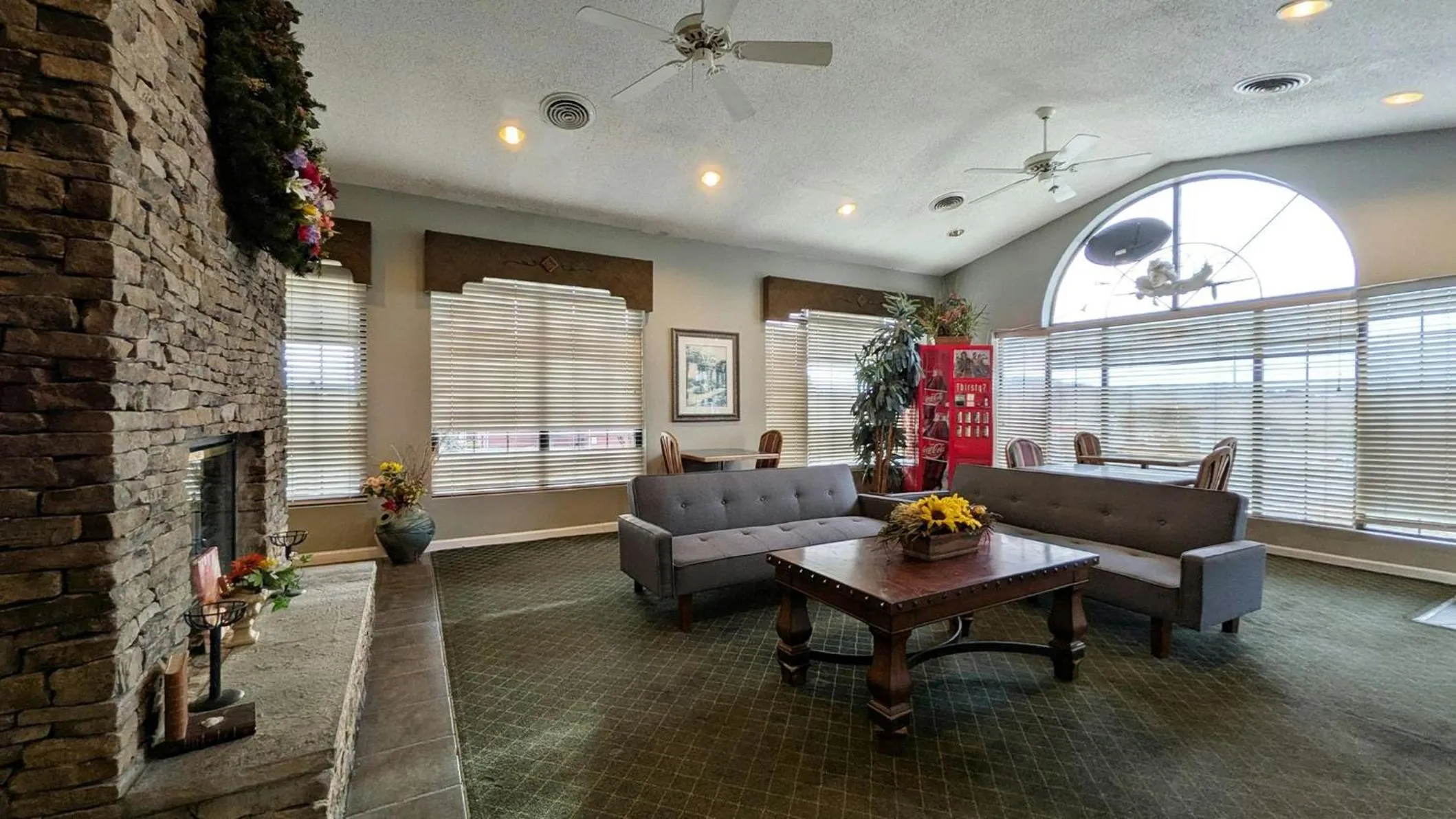 Restaurant/places to eat in Inn of Loudon