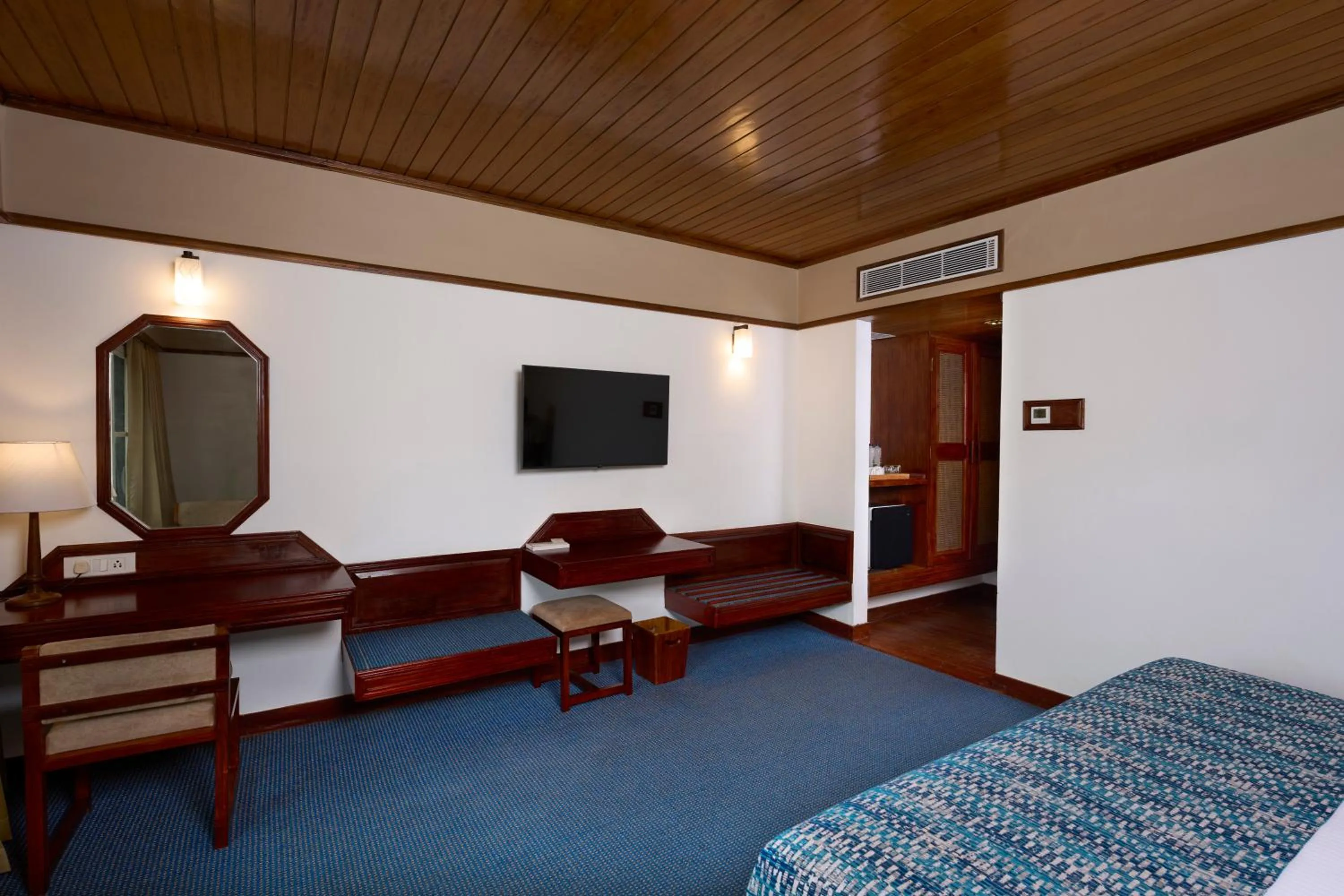 furniture, Bed in Casino Hotel - CGH Earth, Cochin