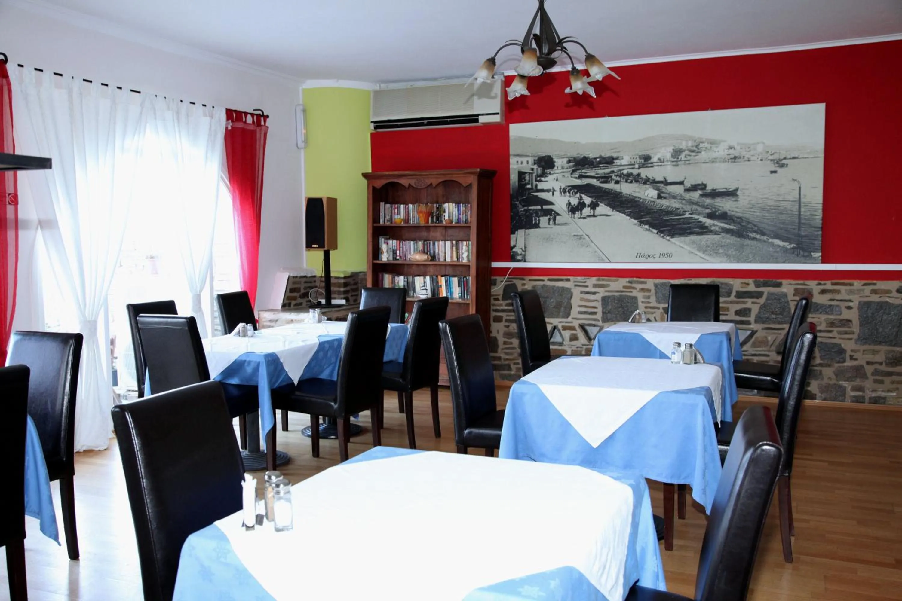 Restaurant/places to eat in Nikolas Hotel