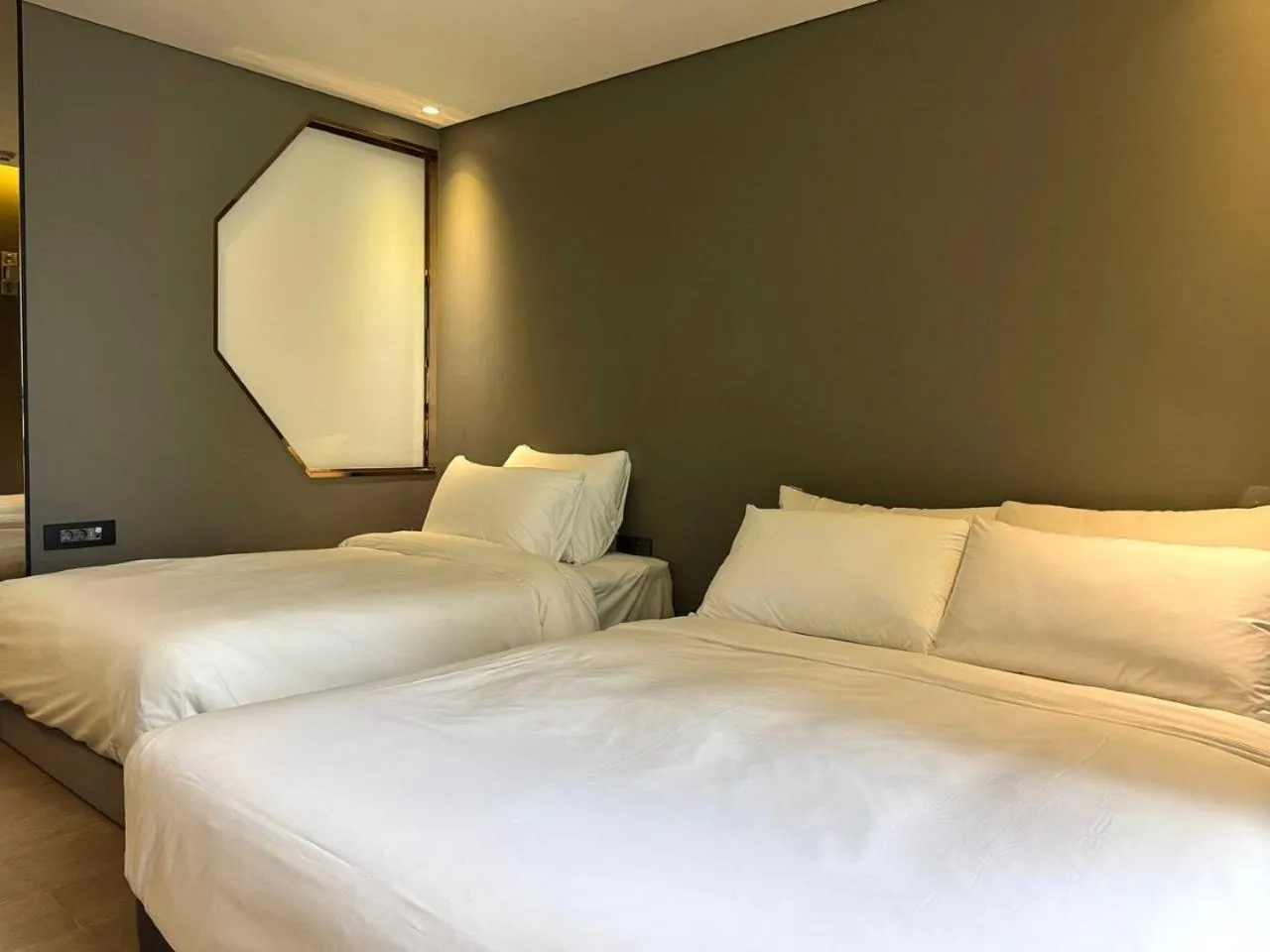 Photo of the whole room, Bed in Park Marine Hotel