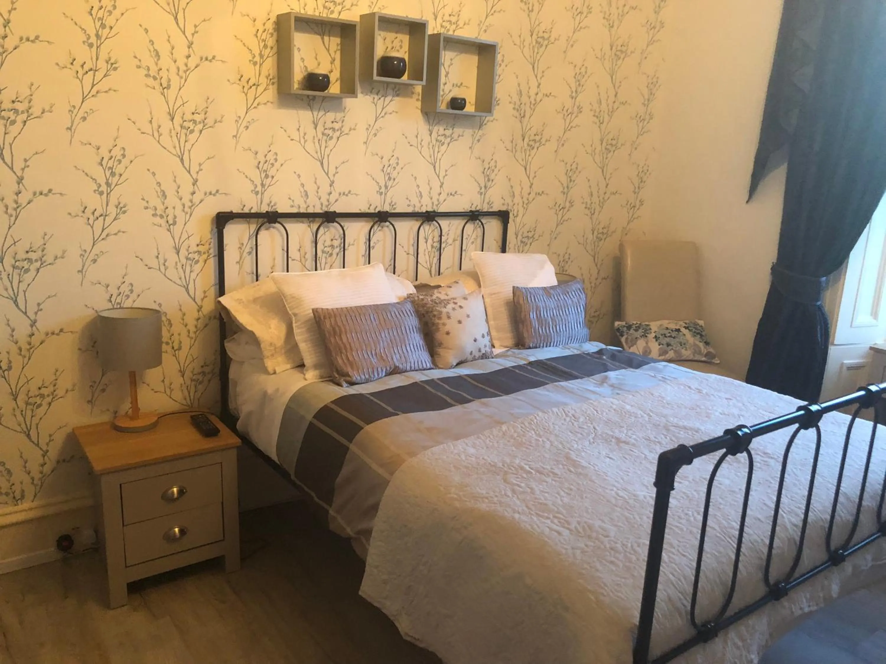 Bed in The Arrandale Hotel