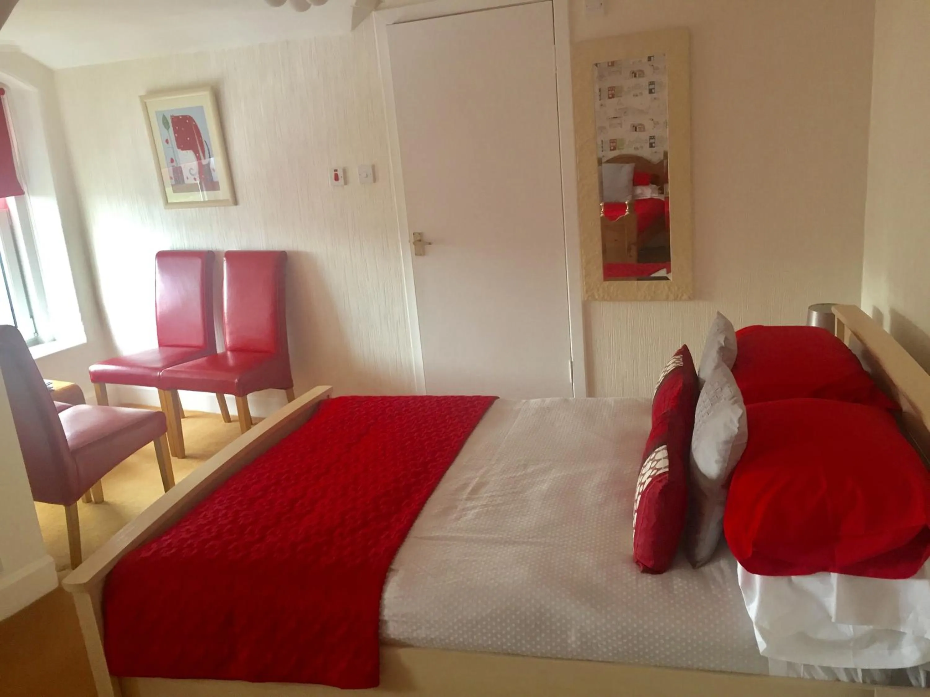 Bedroom, Bed in The Arrandale Hotel