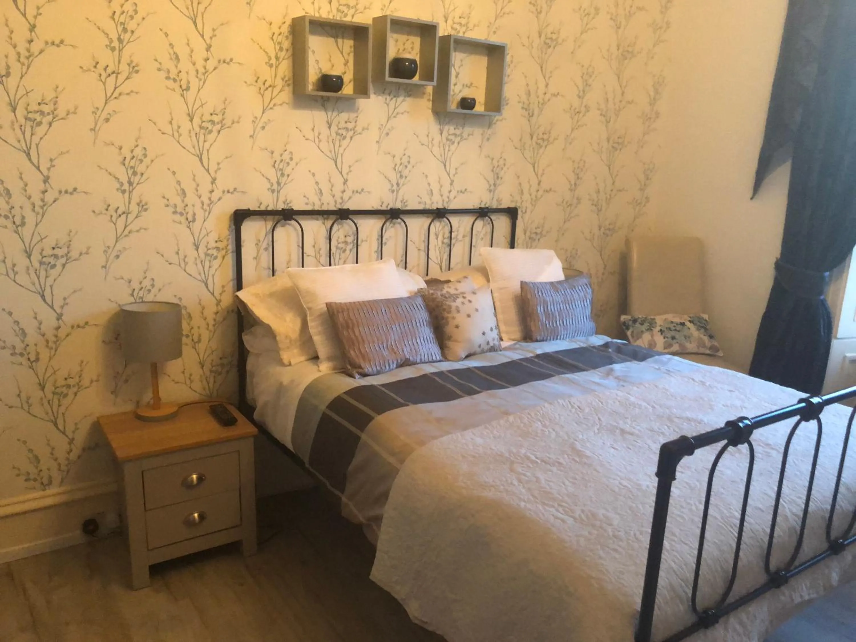 Bed in The Arrandale Hotel