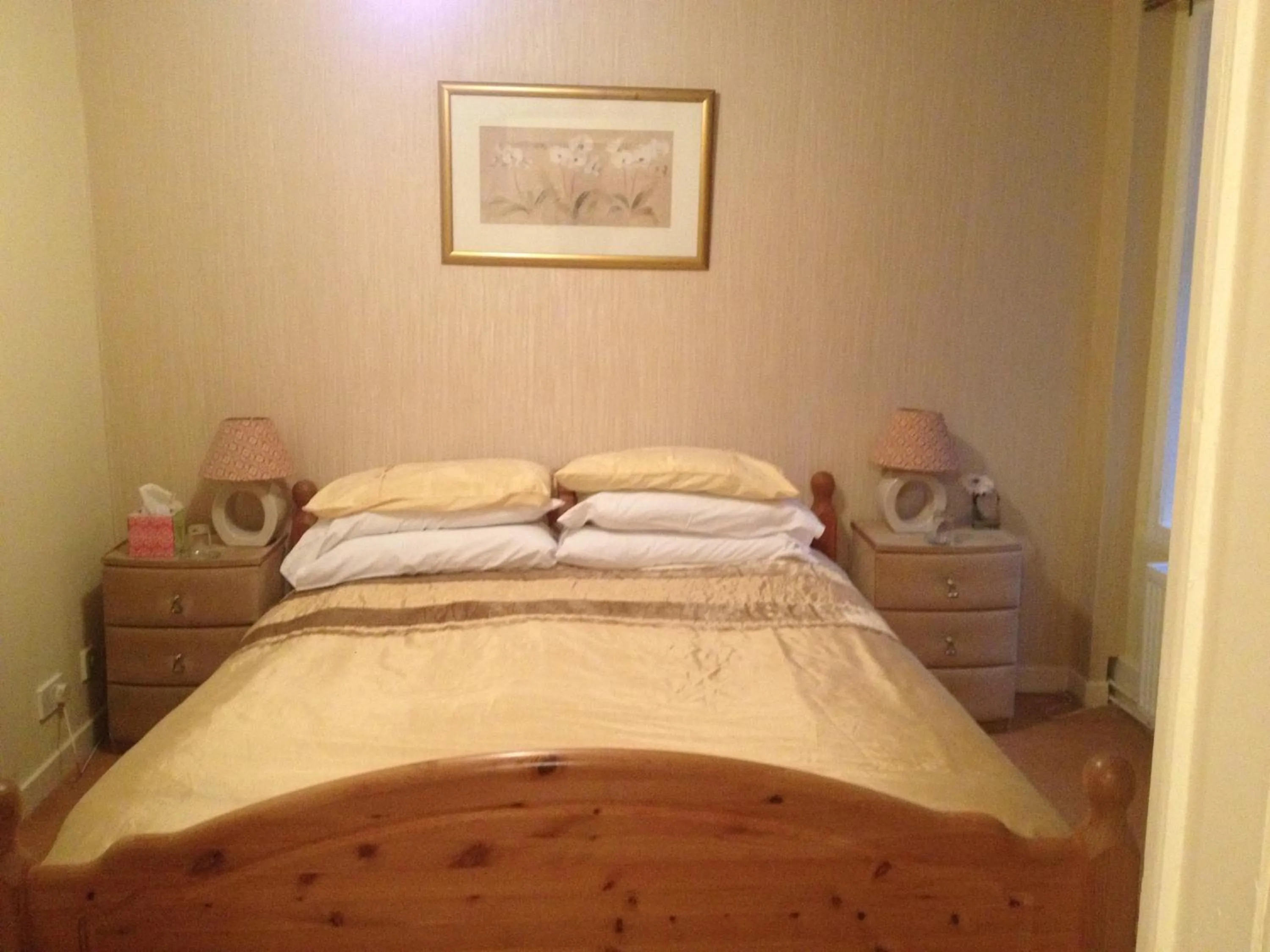 Bedroom, Bed in The Arrandale Hotel