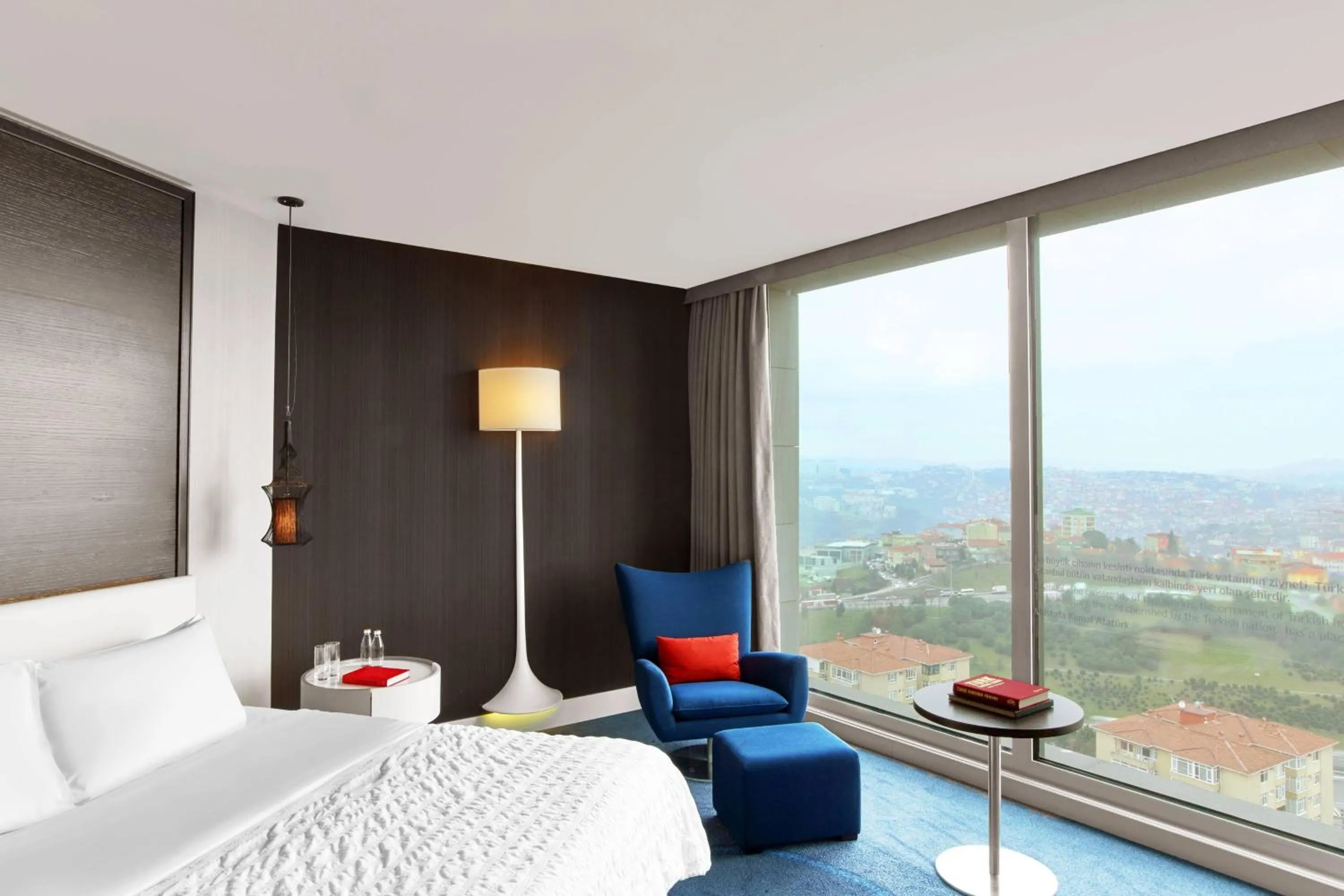 Photo of the whole room, Bed in Le Meridien Istanbul Etiler