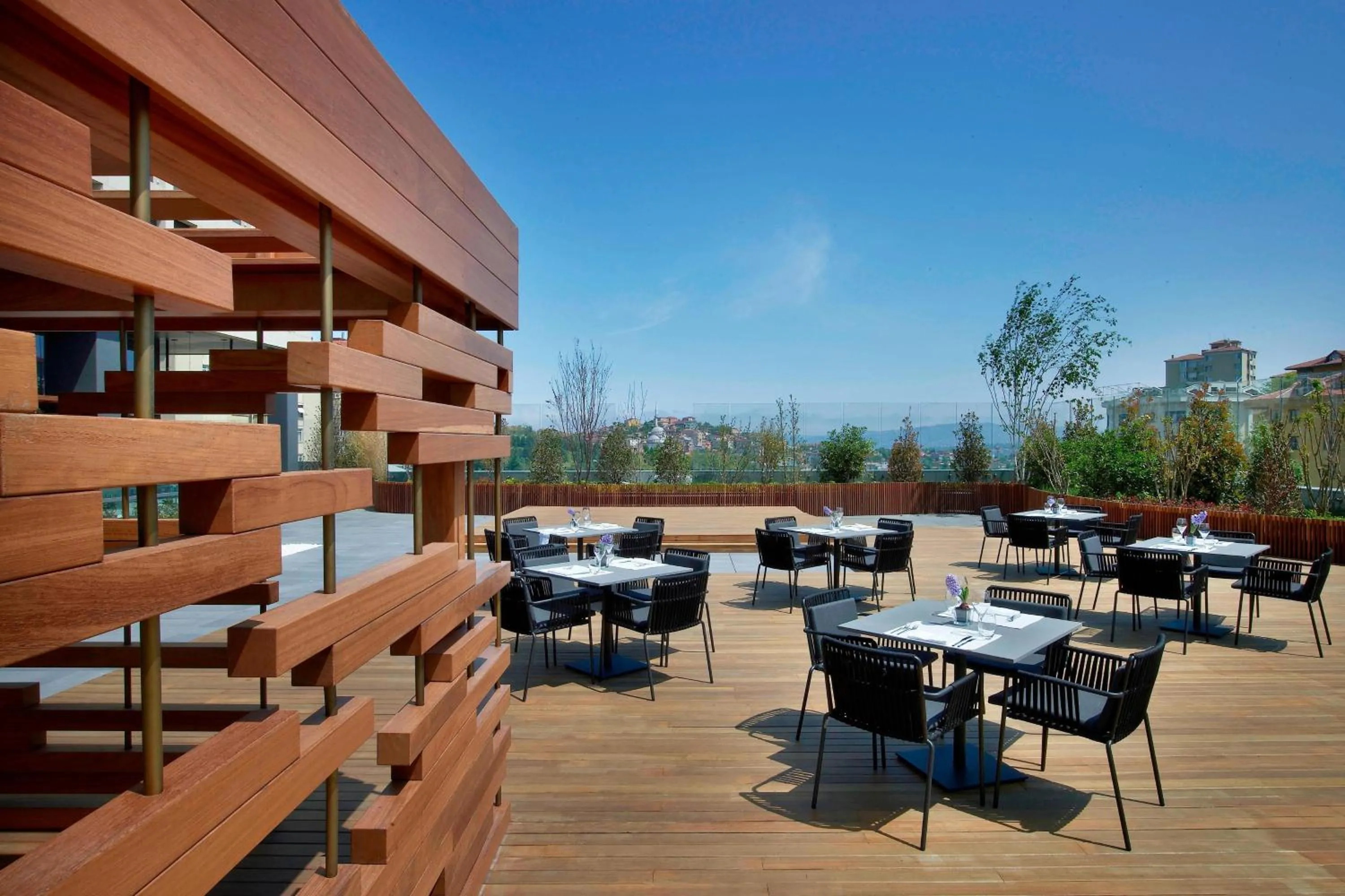 Swimming pool in Le Meridien Istanbul Etiler