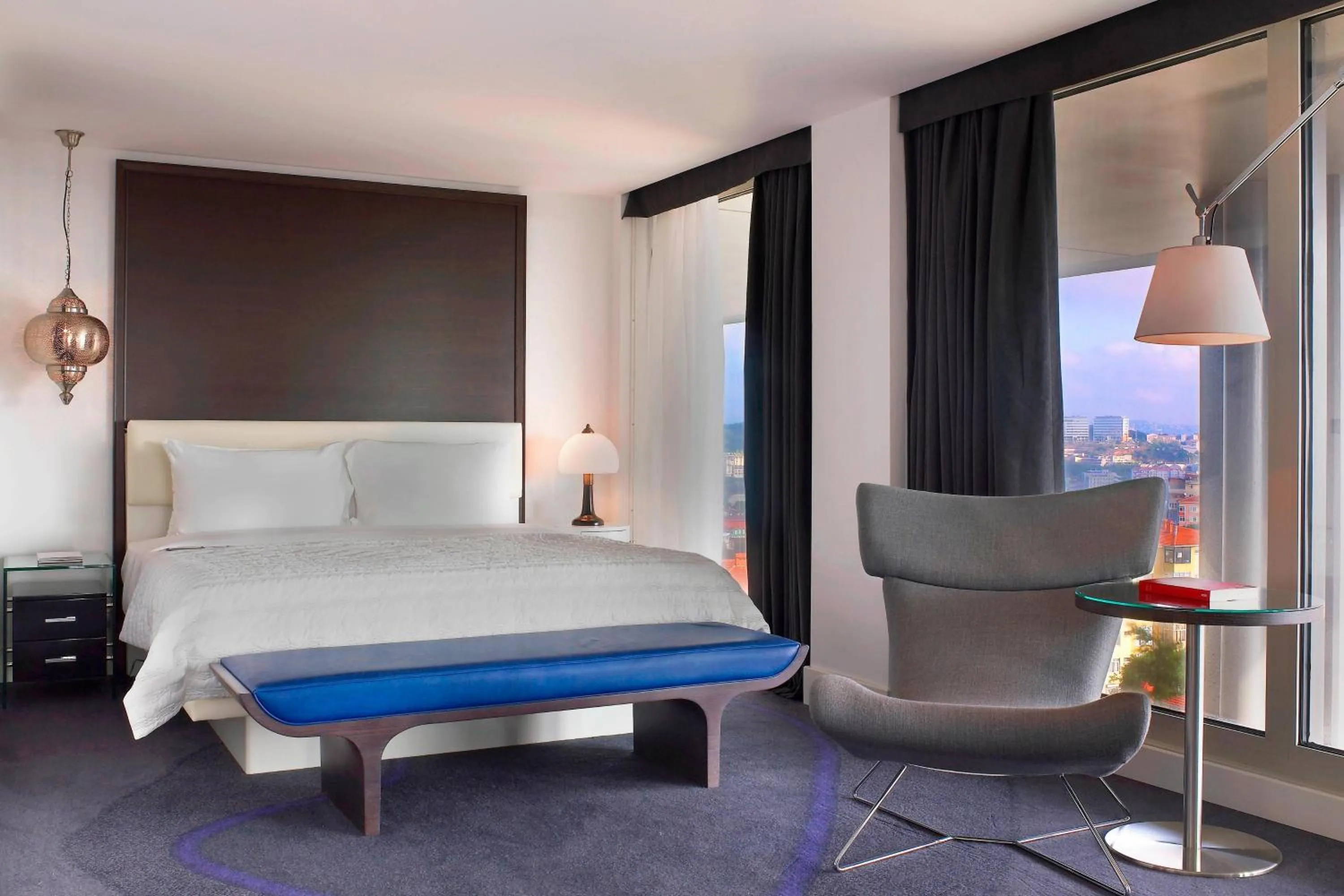 Bedroom, Bed in Le Meridien Istanbul Etiler