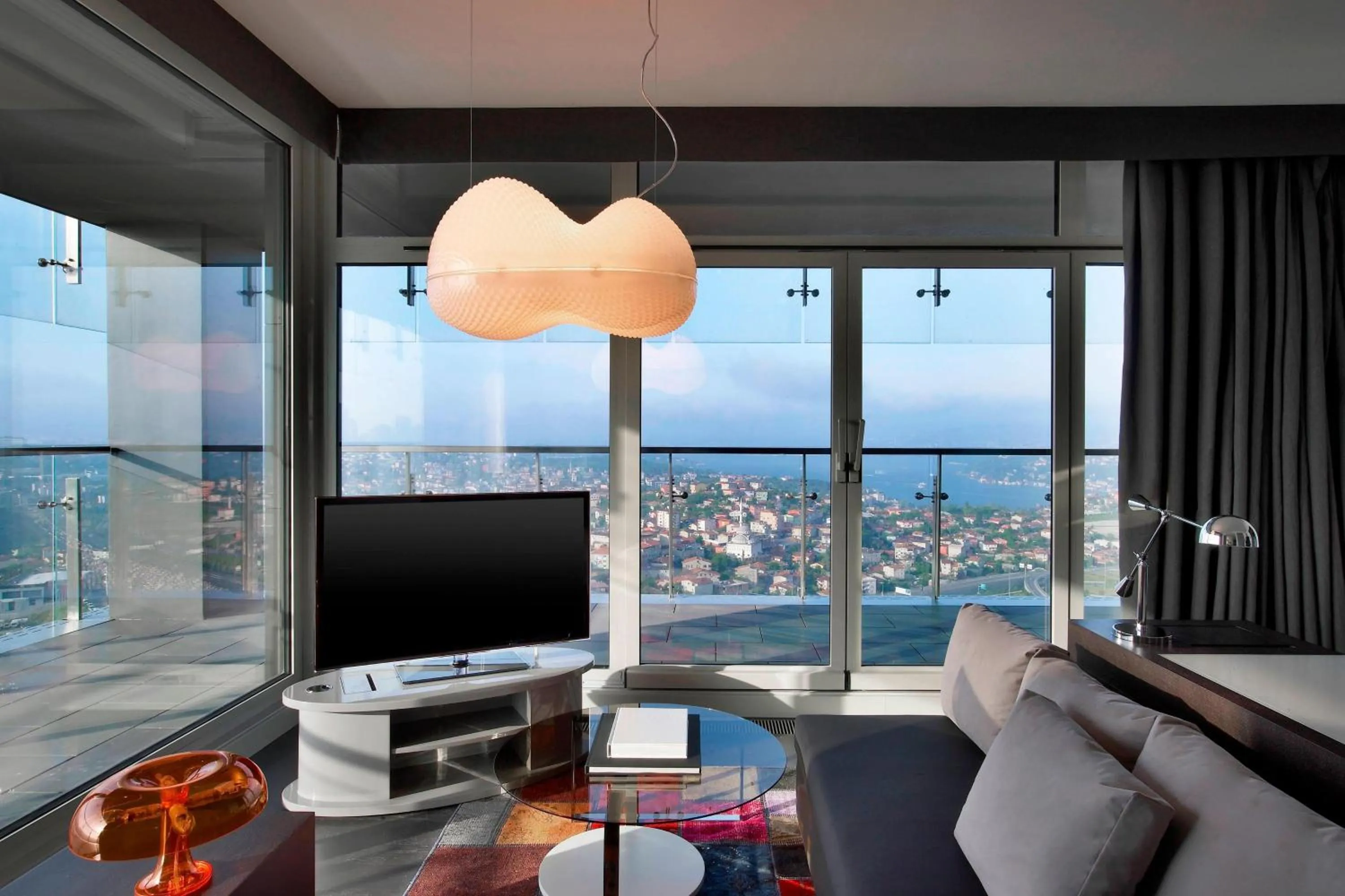 Photo of the whole room in Le Meridien Istanbul Etiler