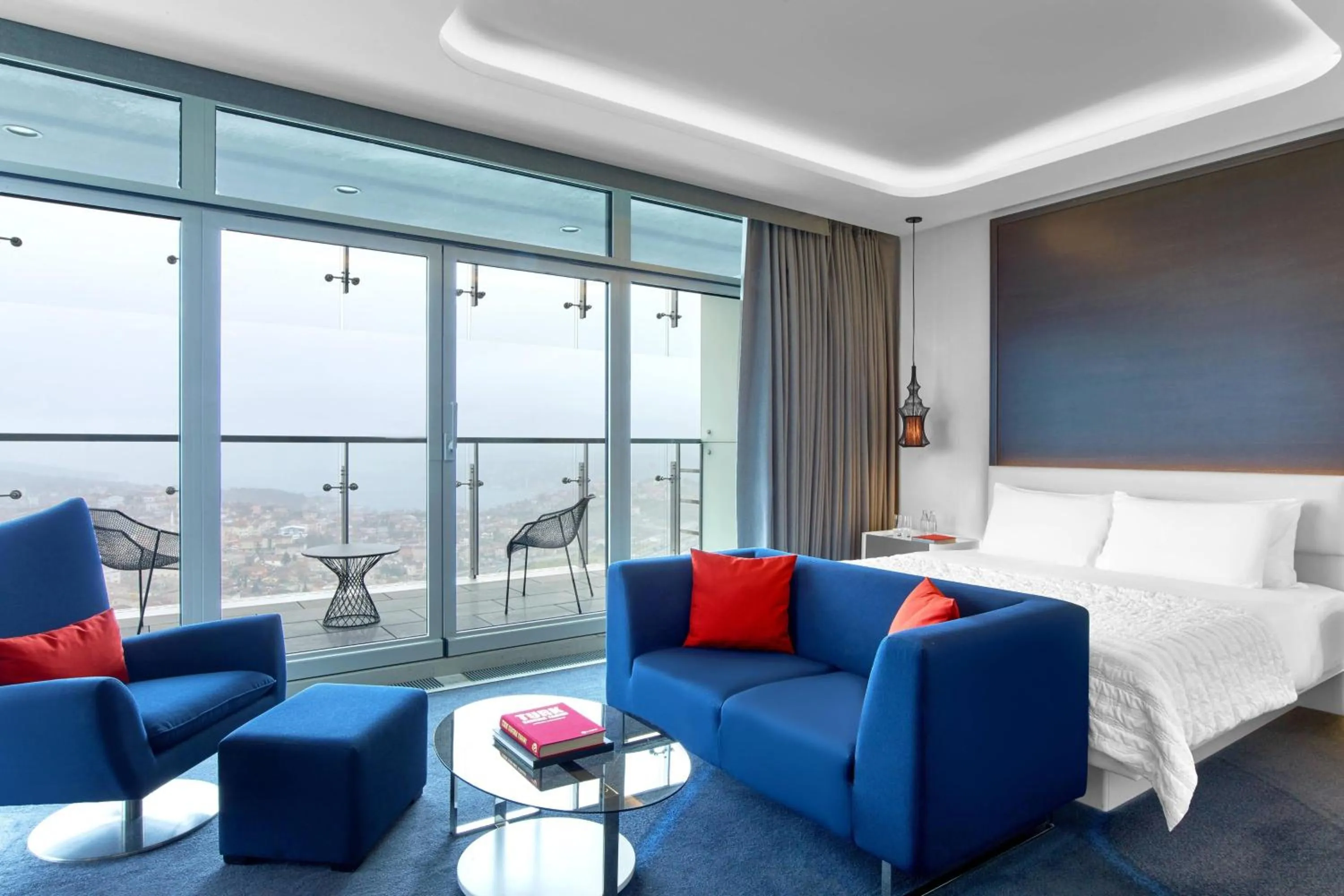 Photo of the whole room, Bed in Le Meridien Istanbul Etiler