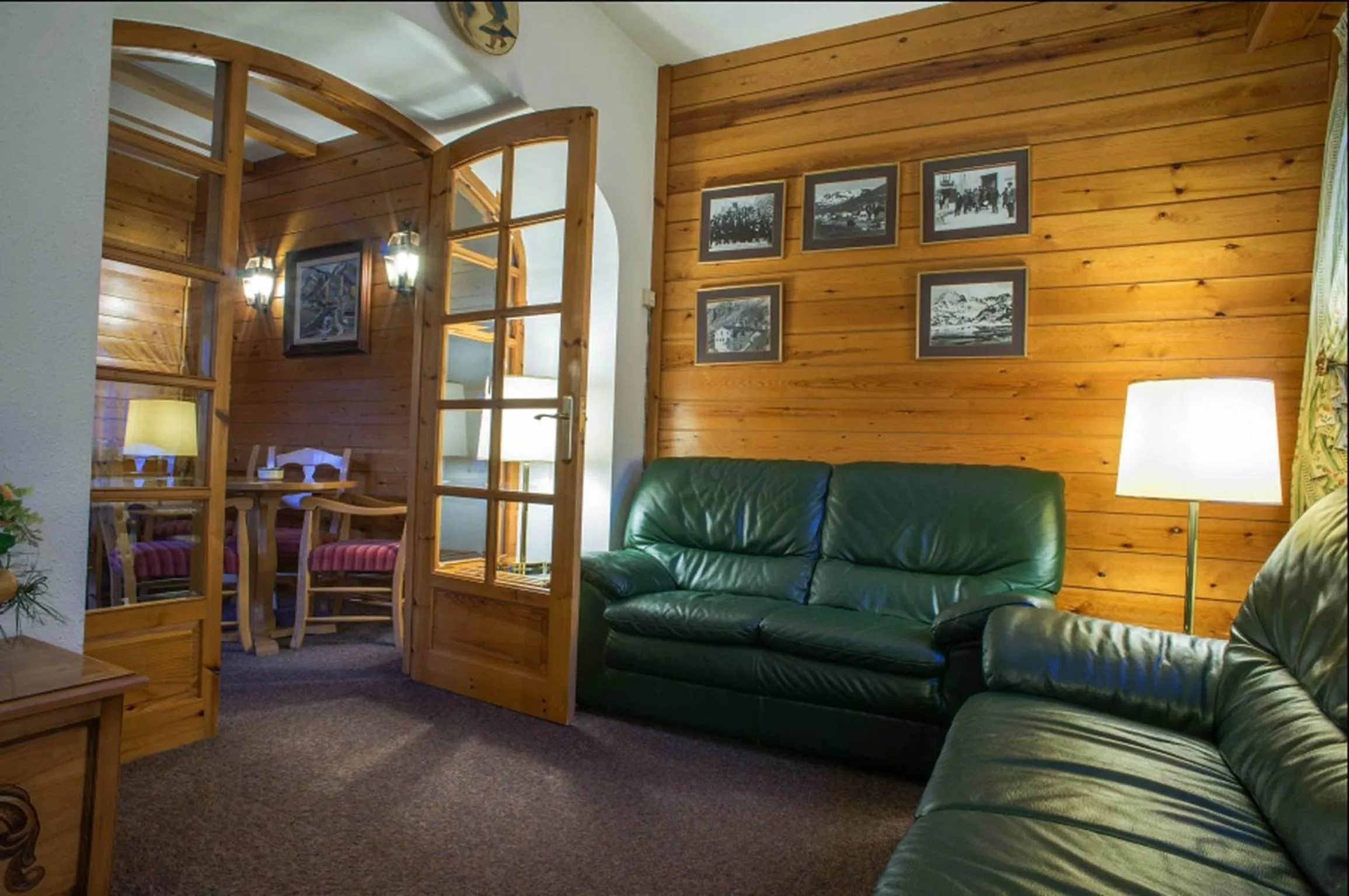 Communal lounge/ TV room in Hotel del Tarter