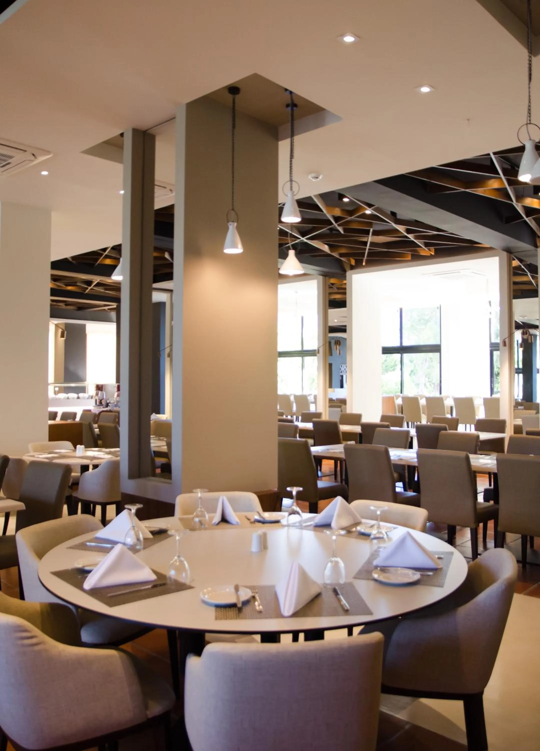 Restaurant/places to eat in Rodon Hotel and Resort