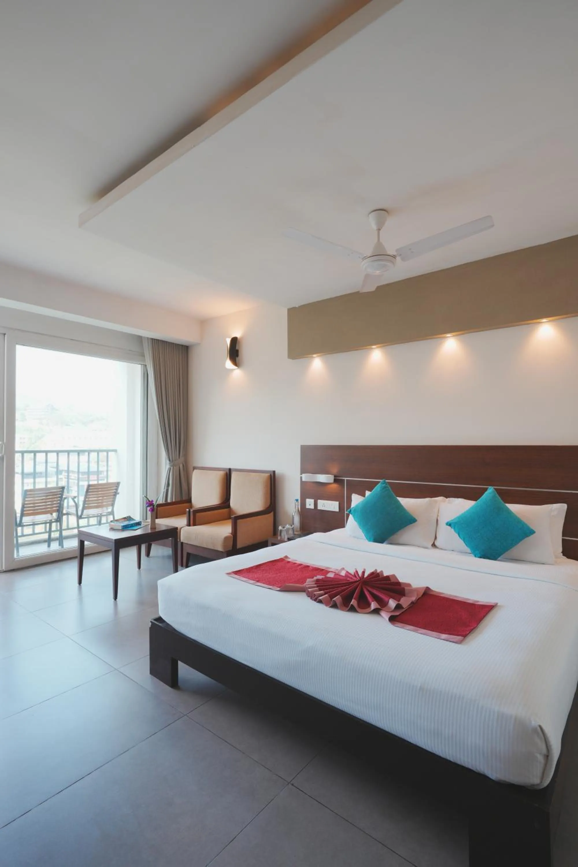 Bed in Eastend Munnar