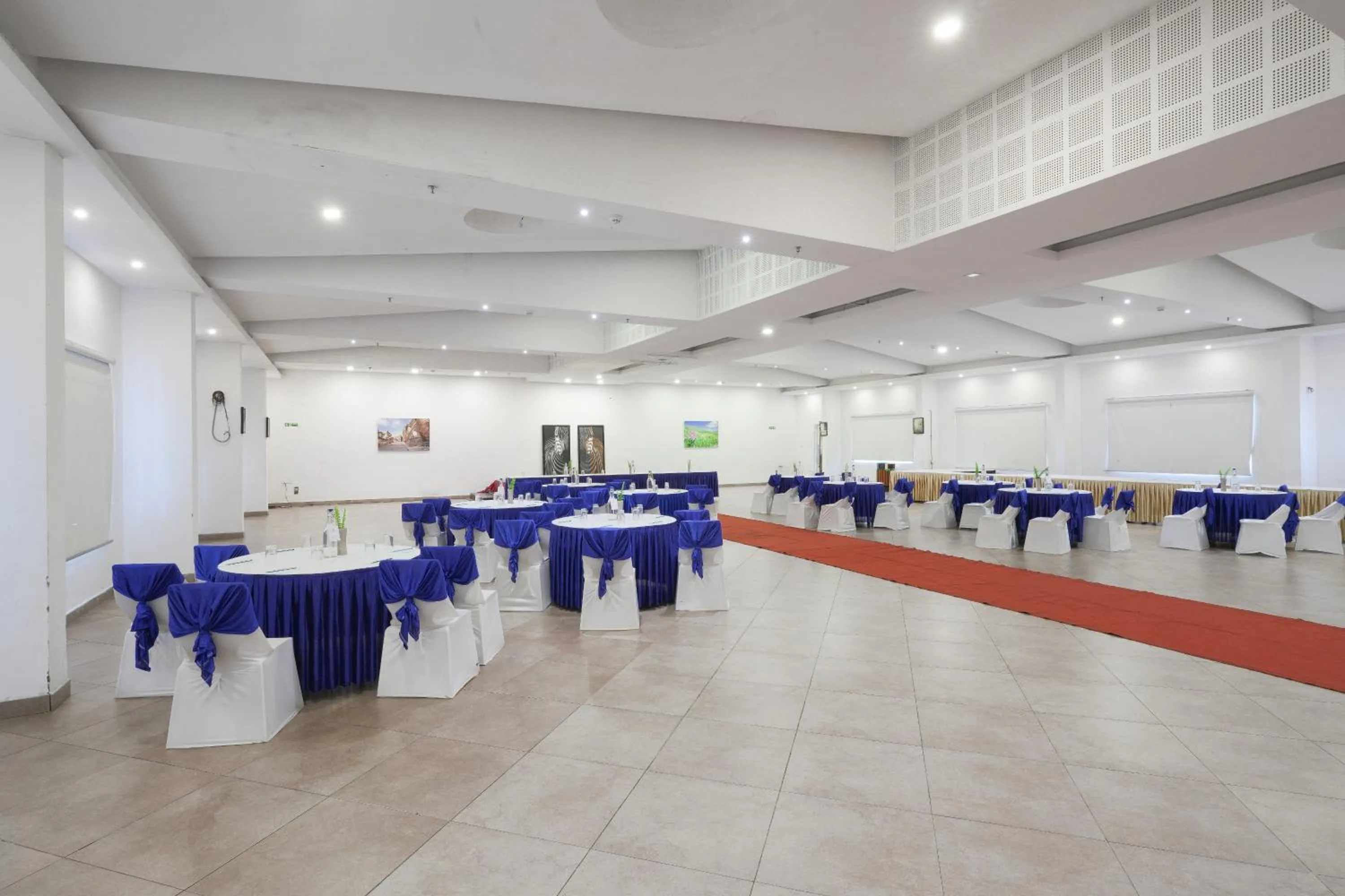 Restaurant/places to eat in Eastend Munnar