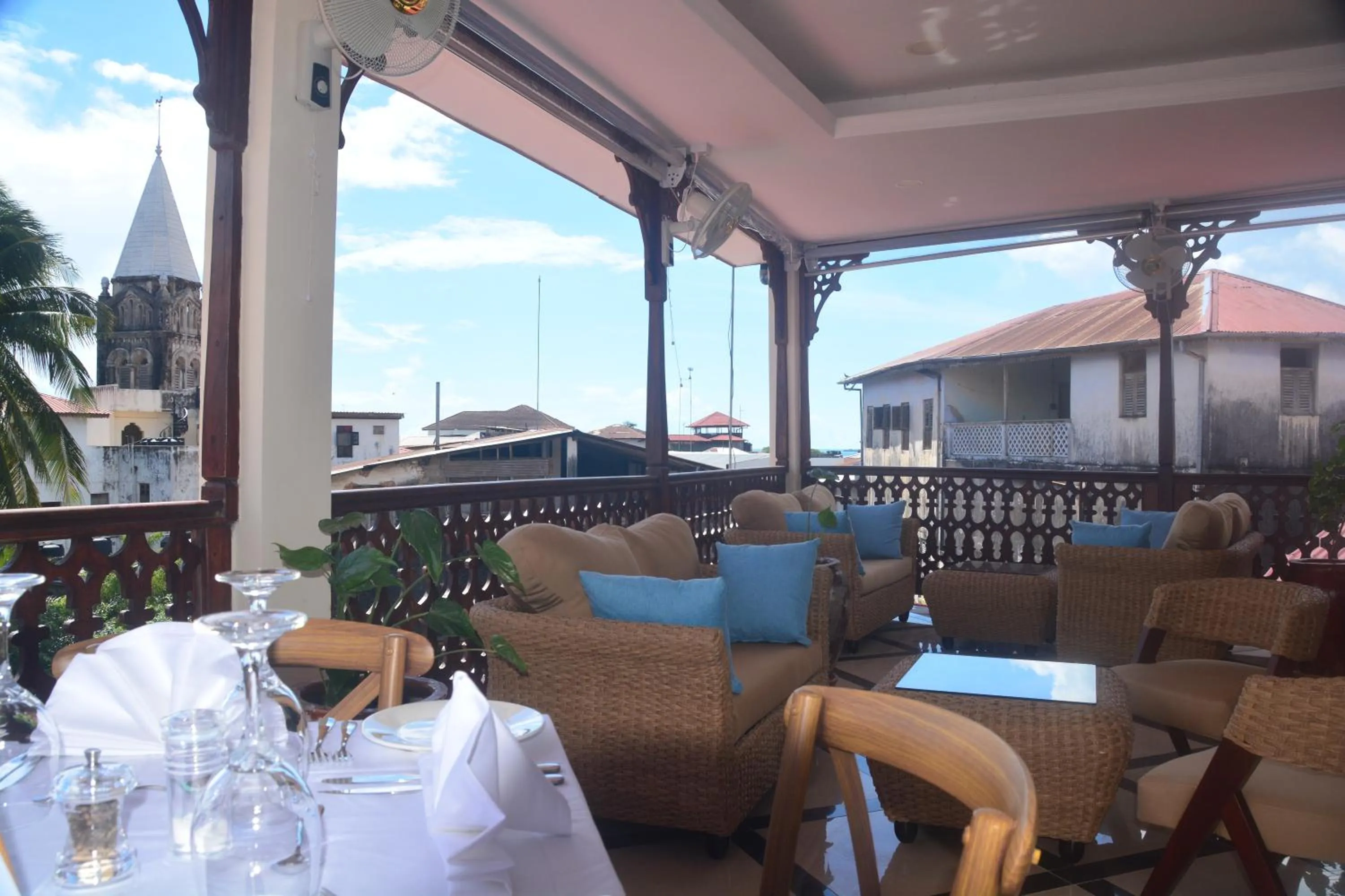 Restaurant/places to eat in Spice Palace Hotel