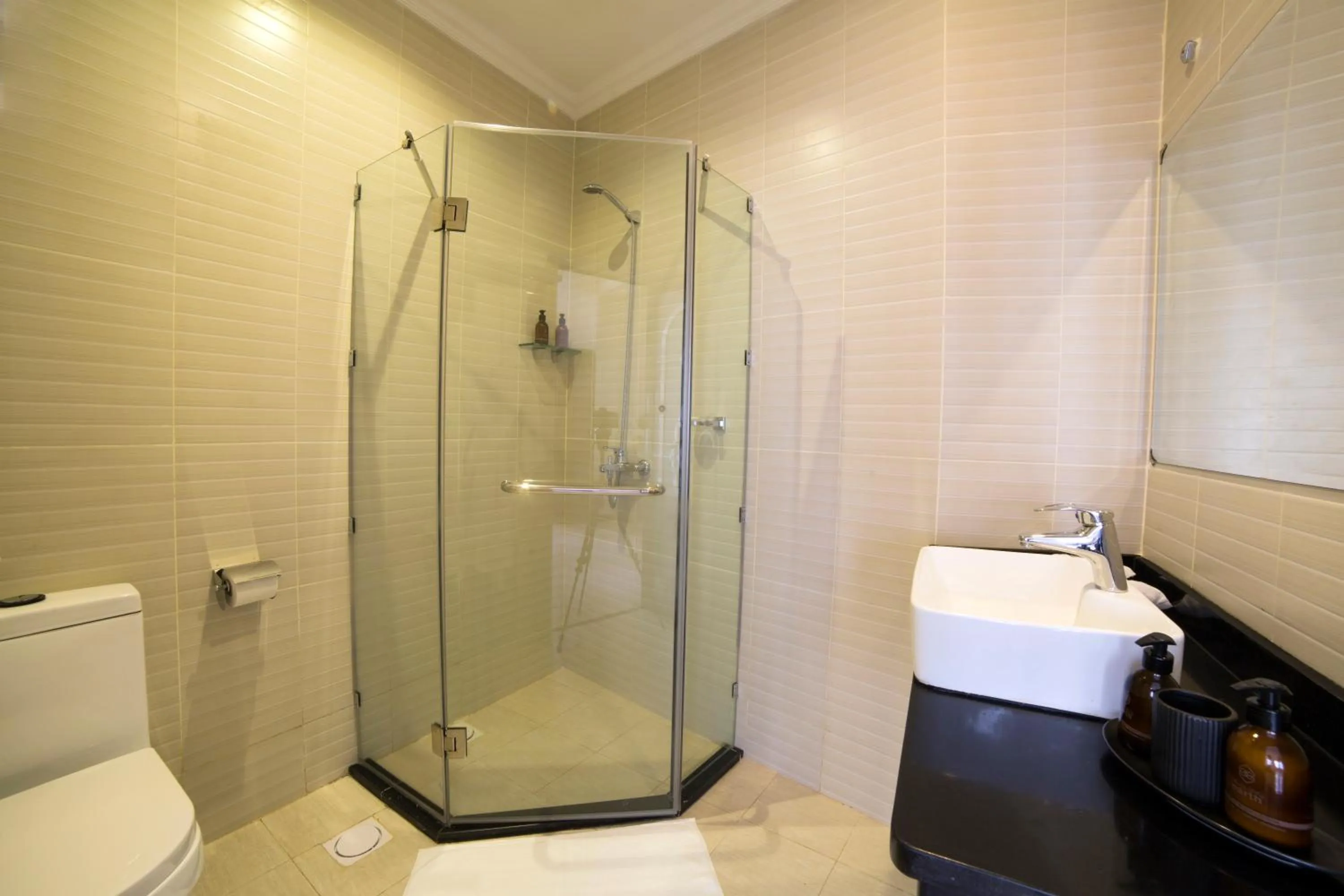 Shower in Spice Palace Hotel