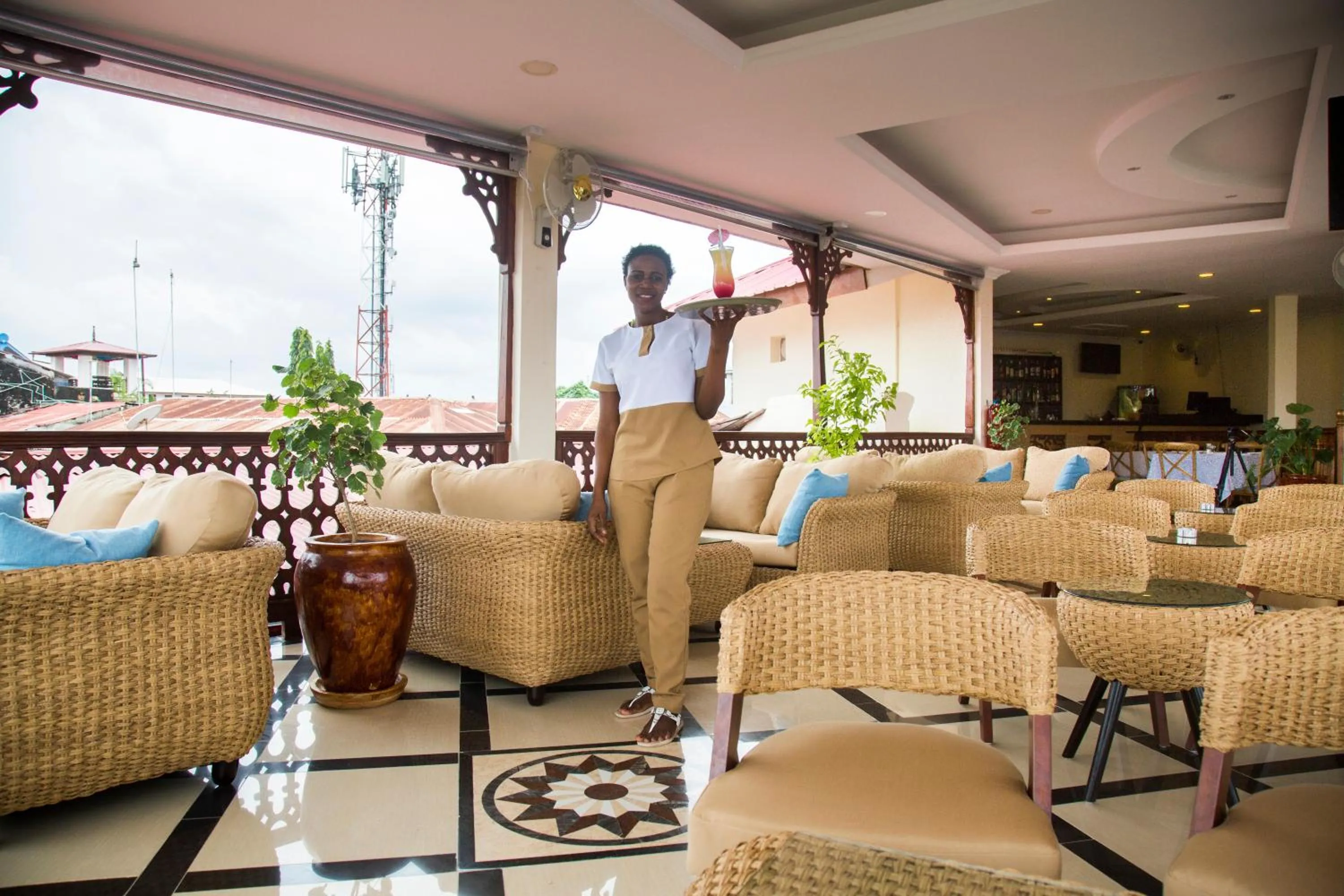 Restaurant/places to eat in Spice Palace Hotel