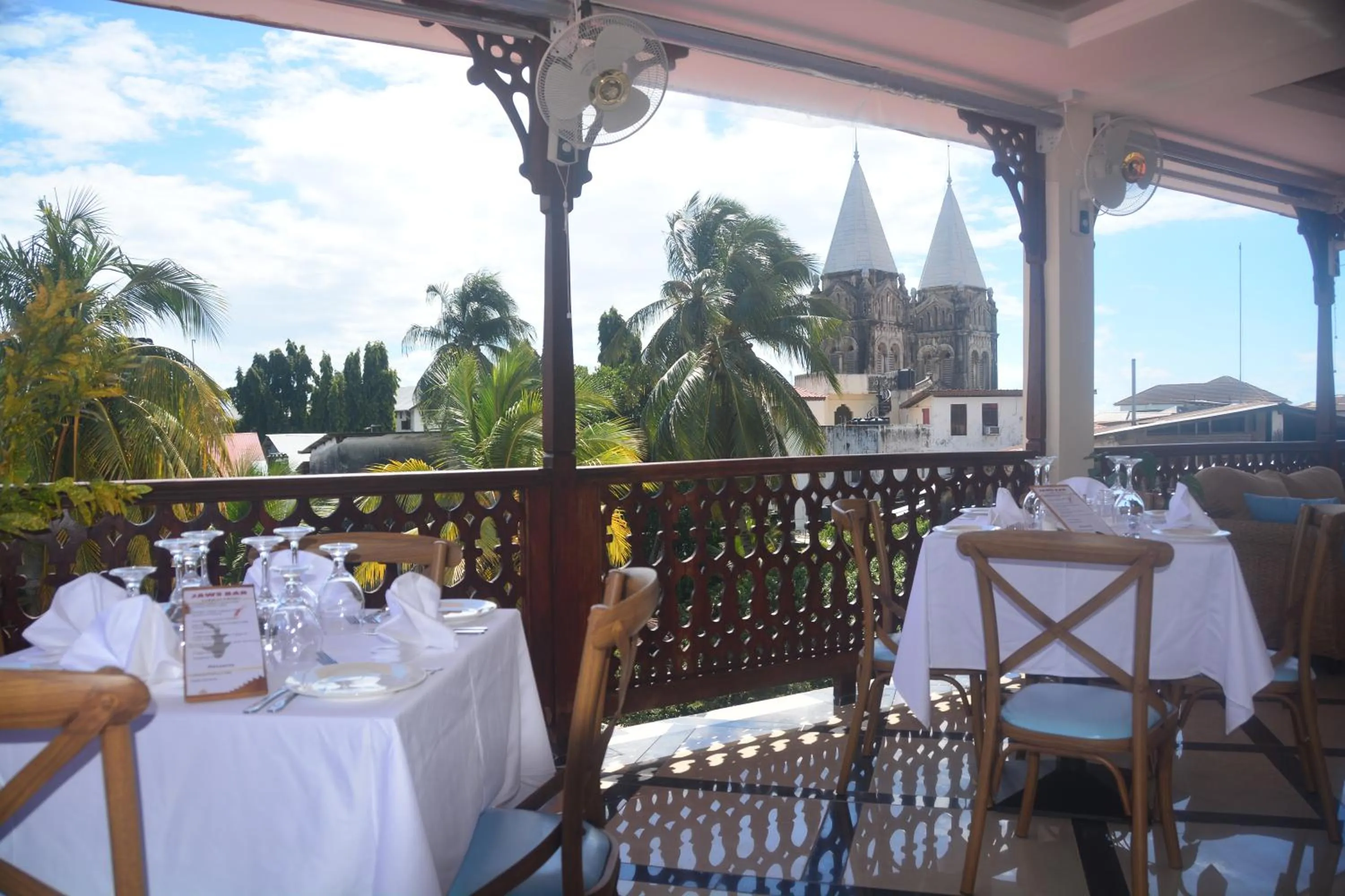 Restaurant/places to eat in Spice Palace Hotel