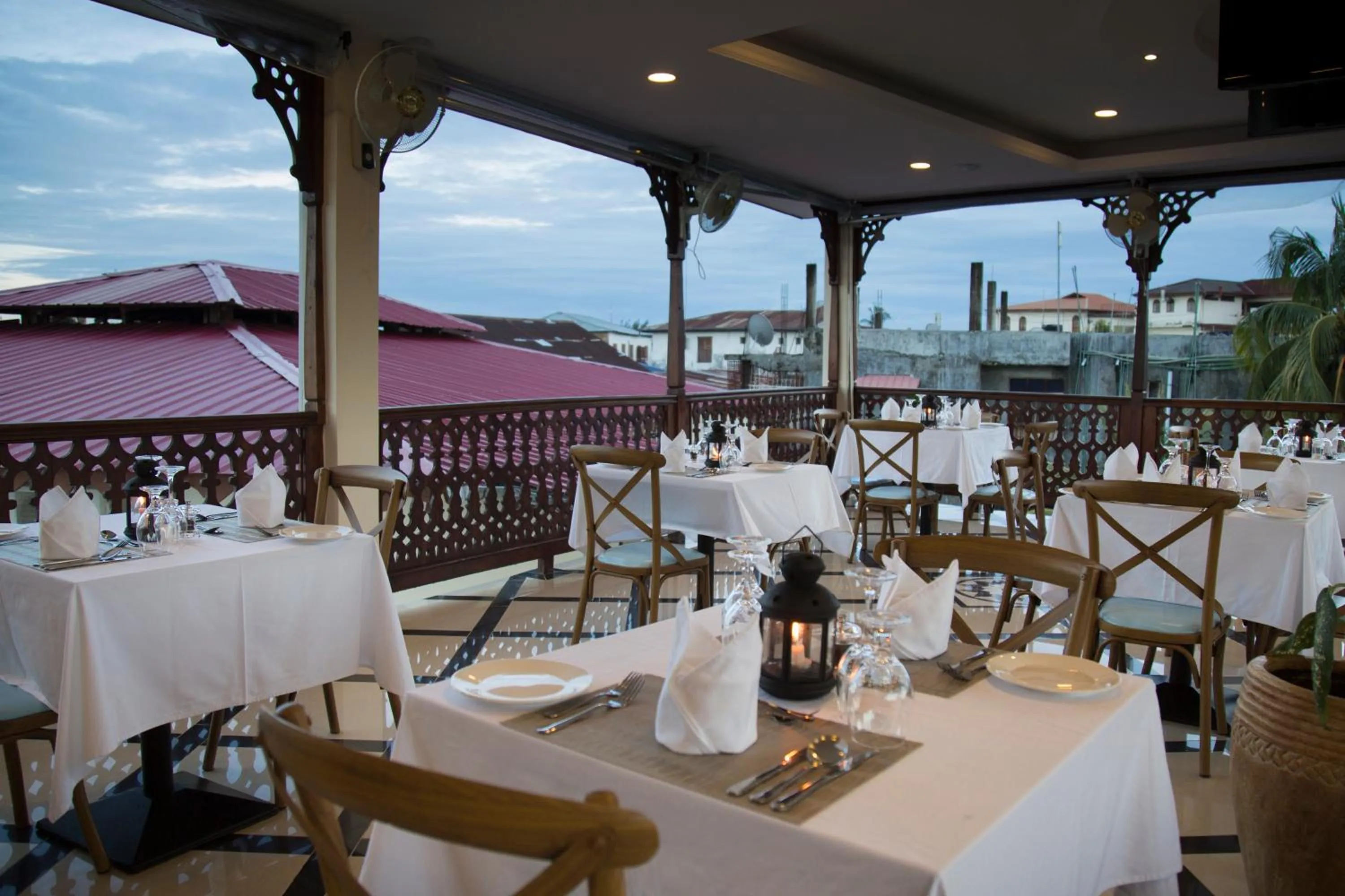 Restaurant/places to eat in Spice Palace Hotel