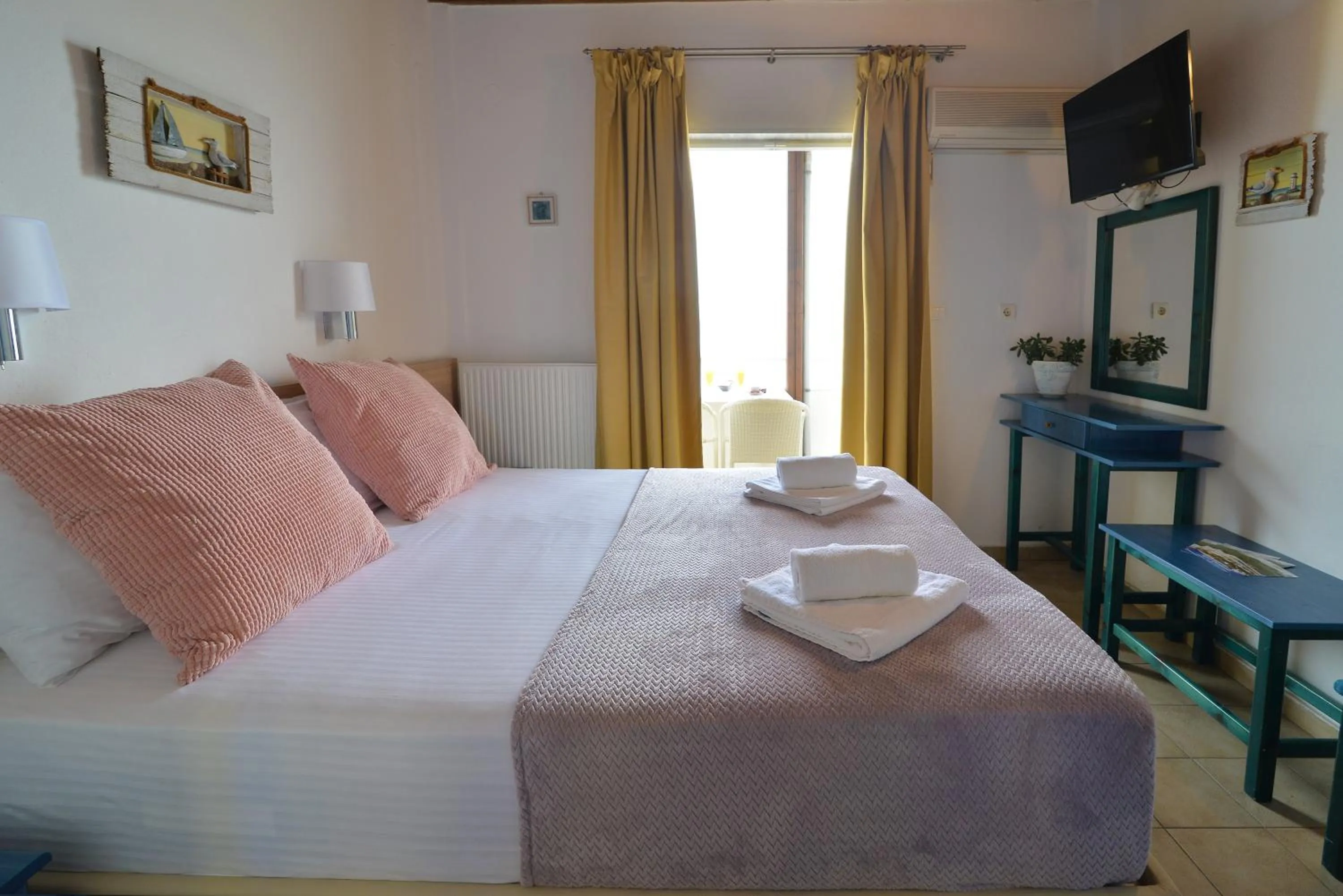 Bedroom, Bed in Nefeli Apartments