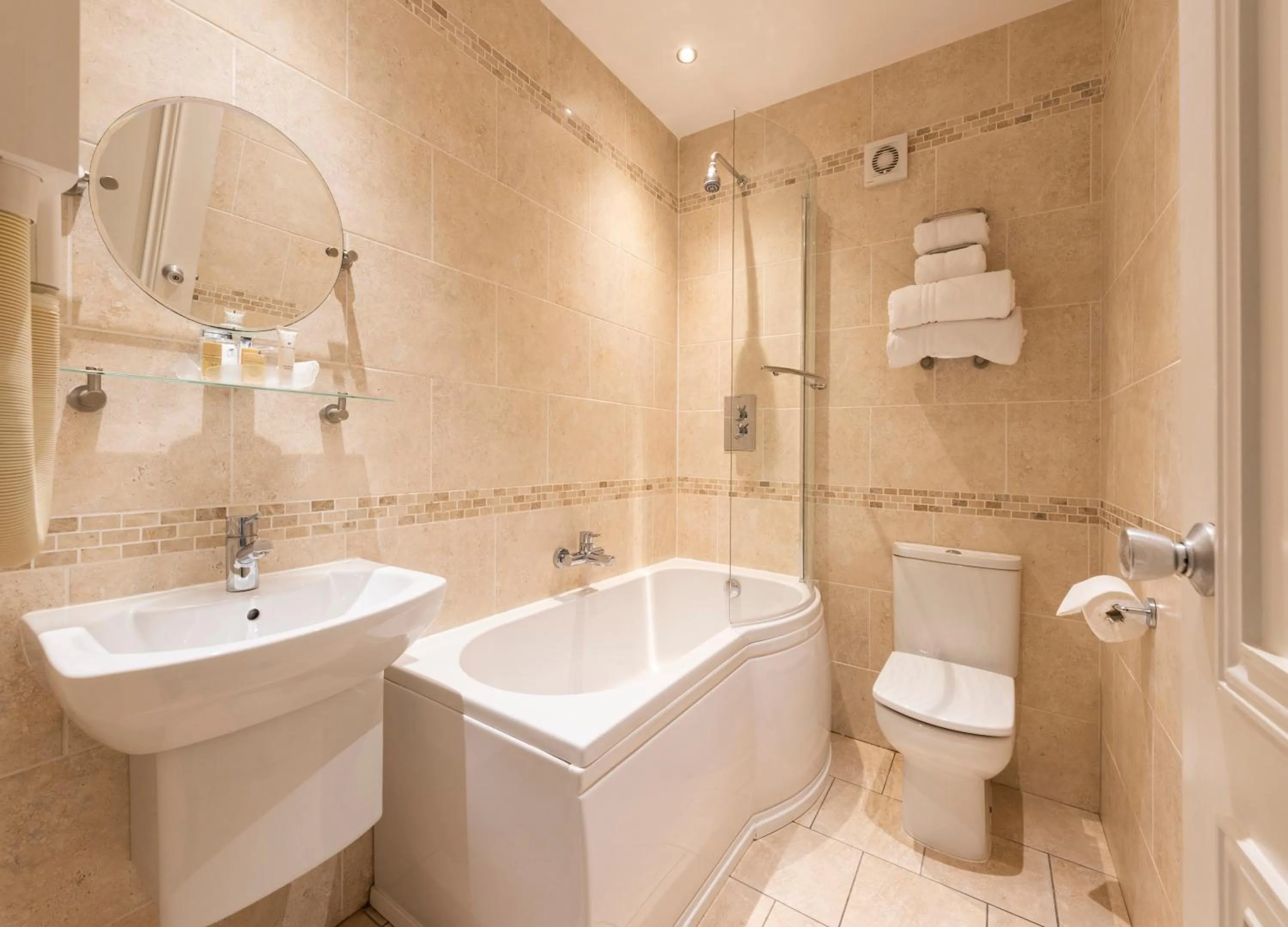 Bathroom in Statham Lodge Hotel