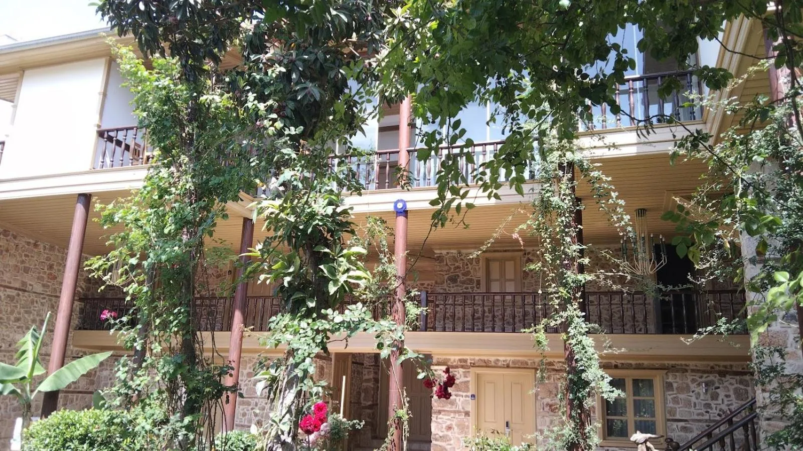 Property building in Puding Hotel