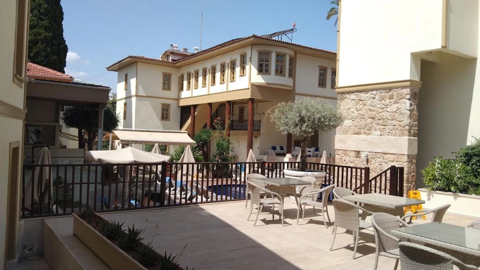 Property building in Puding Hotel