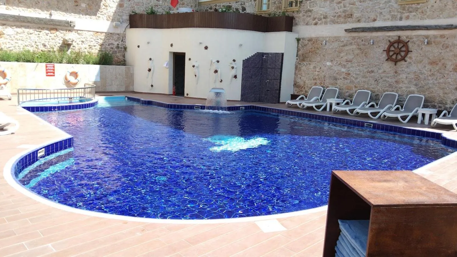 Swimming pool in Puding Hotel