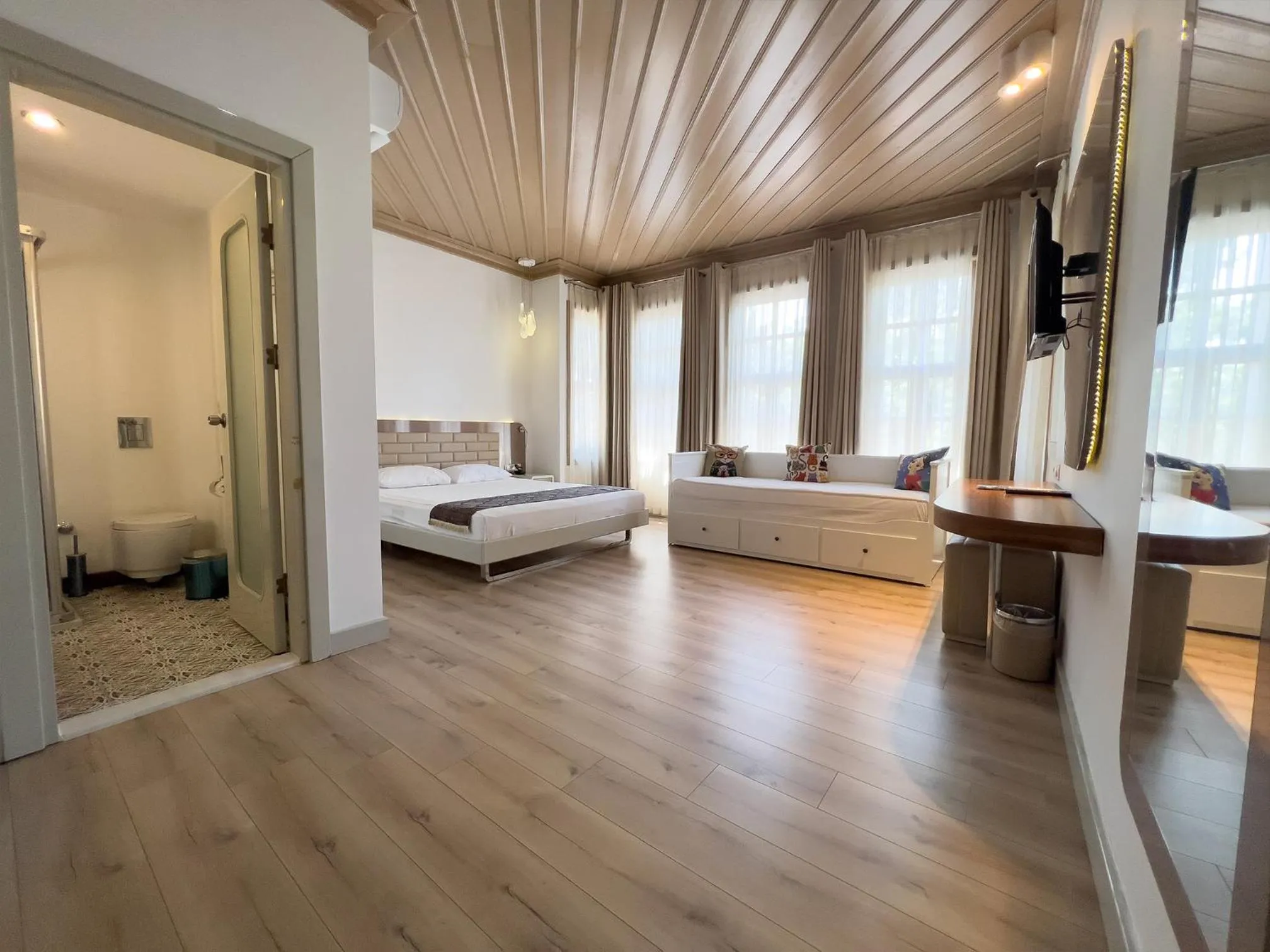 Photo of the whole room, Bed in Puding Hotel