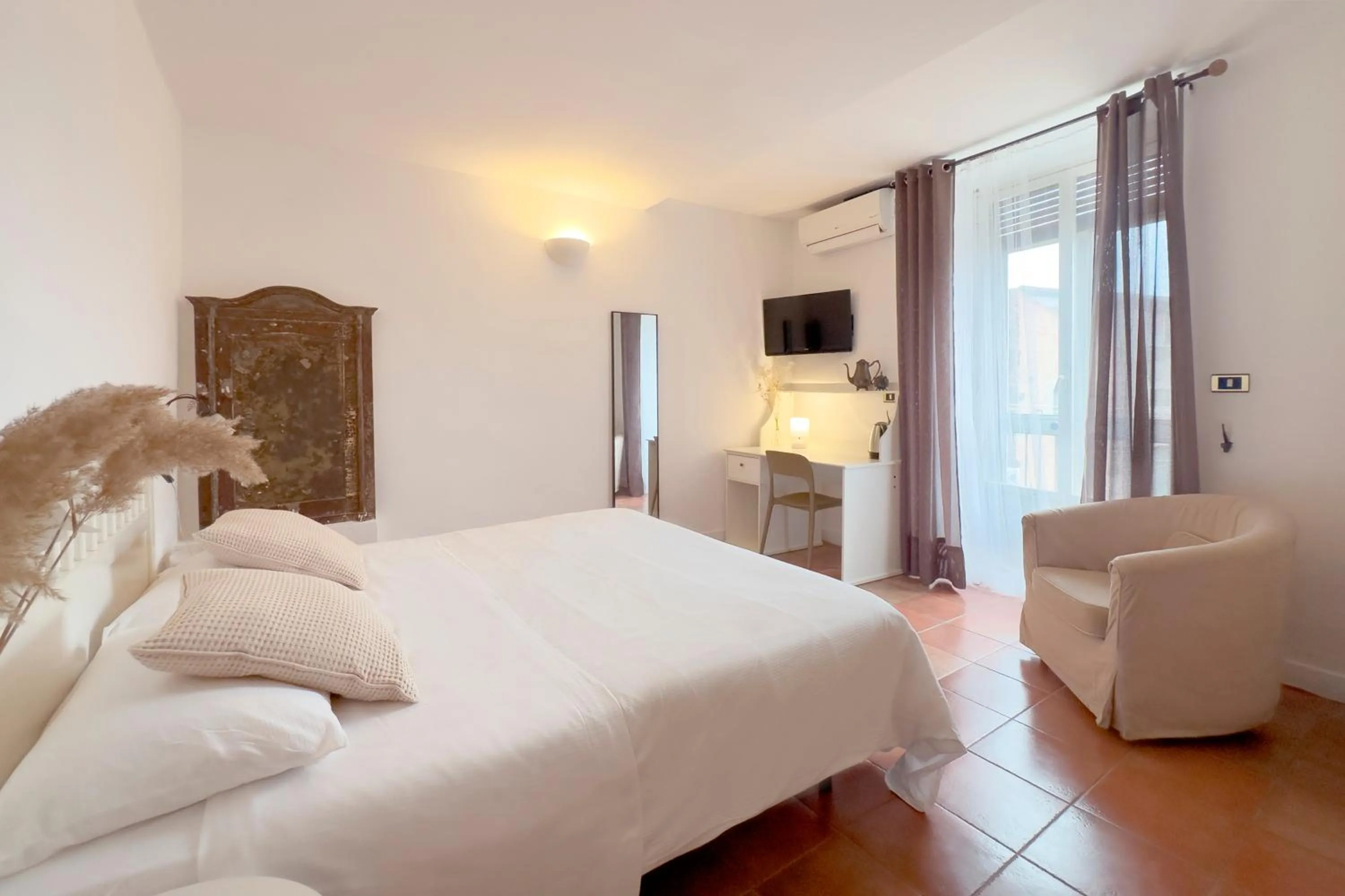 Photo of the whole room, Bed in Antica Dimora Caruso