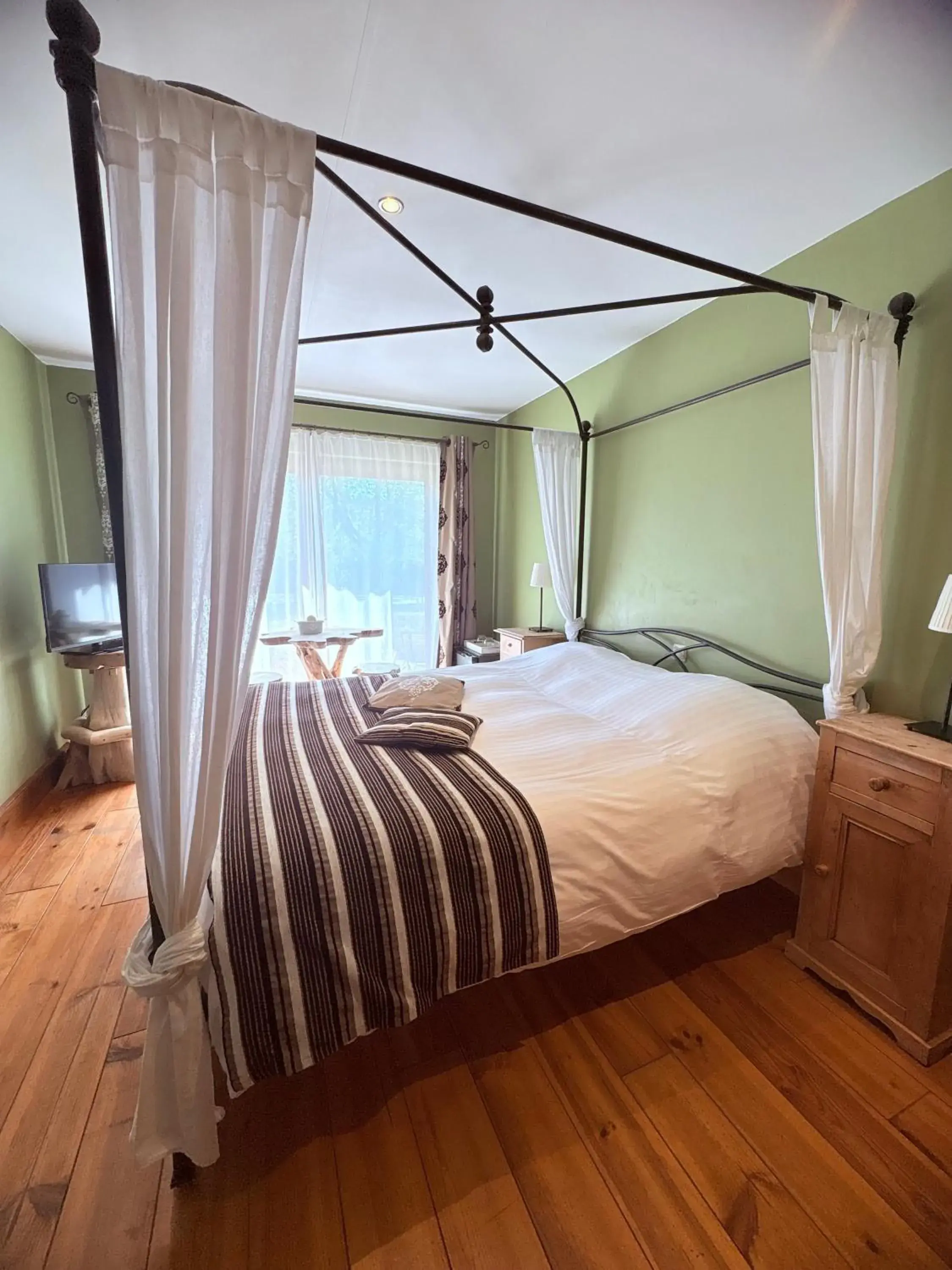 Deluxe Double Room with Bath in Comme à la Ferme Deluxe Double Room with Bath in Comme à la Ferme