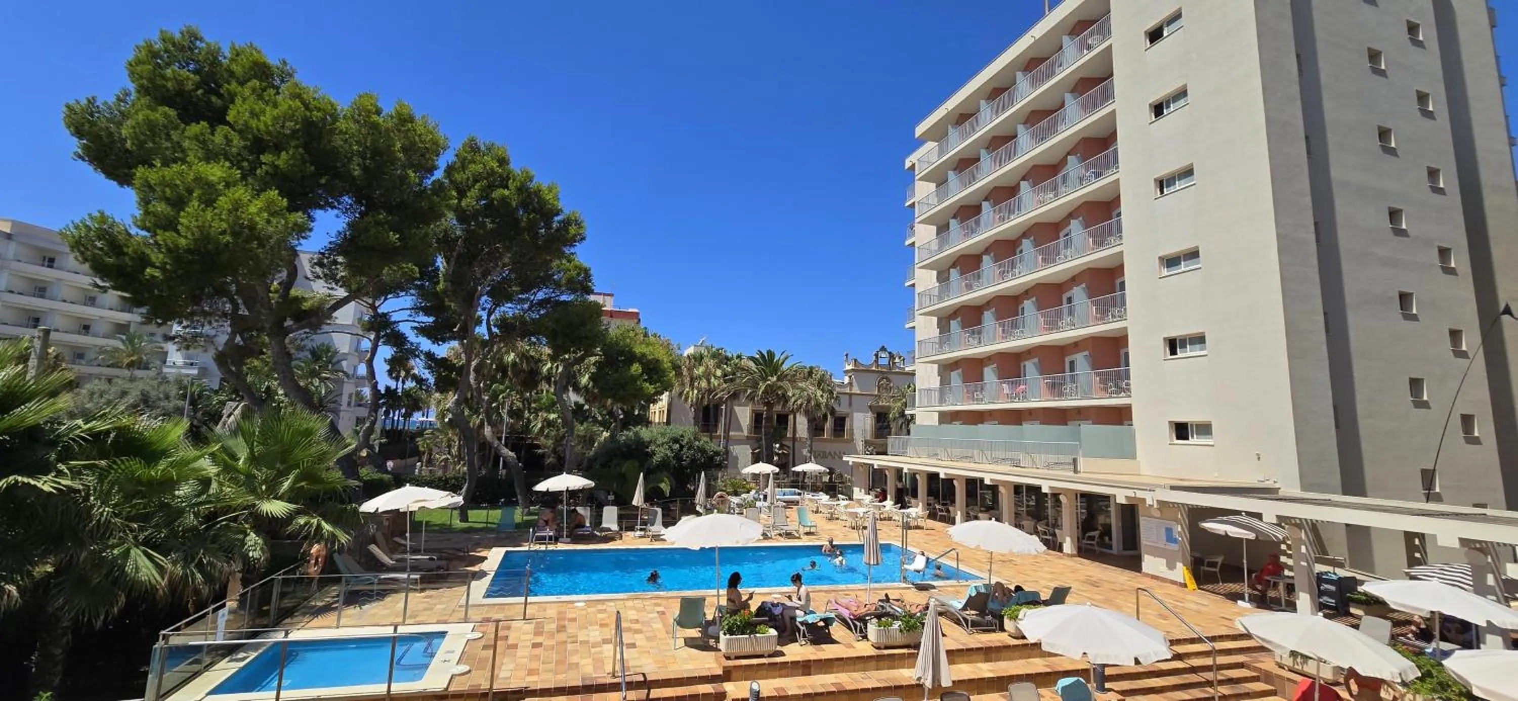 Property building in Leman Hotel y Apartamentos