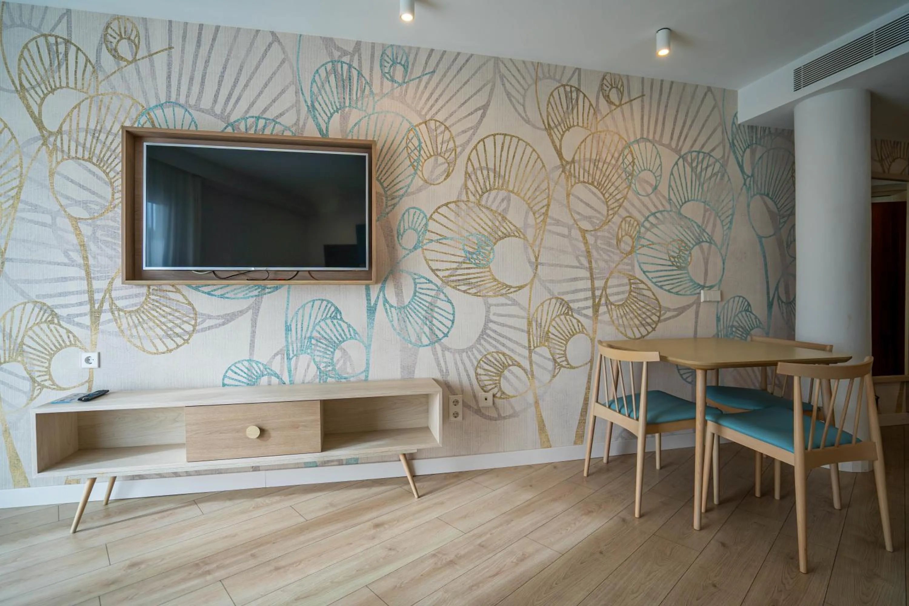 TV and multimedia in Leman Hotel y Apartamentos