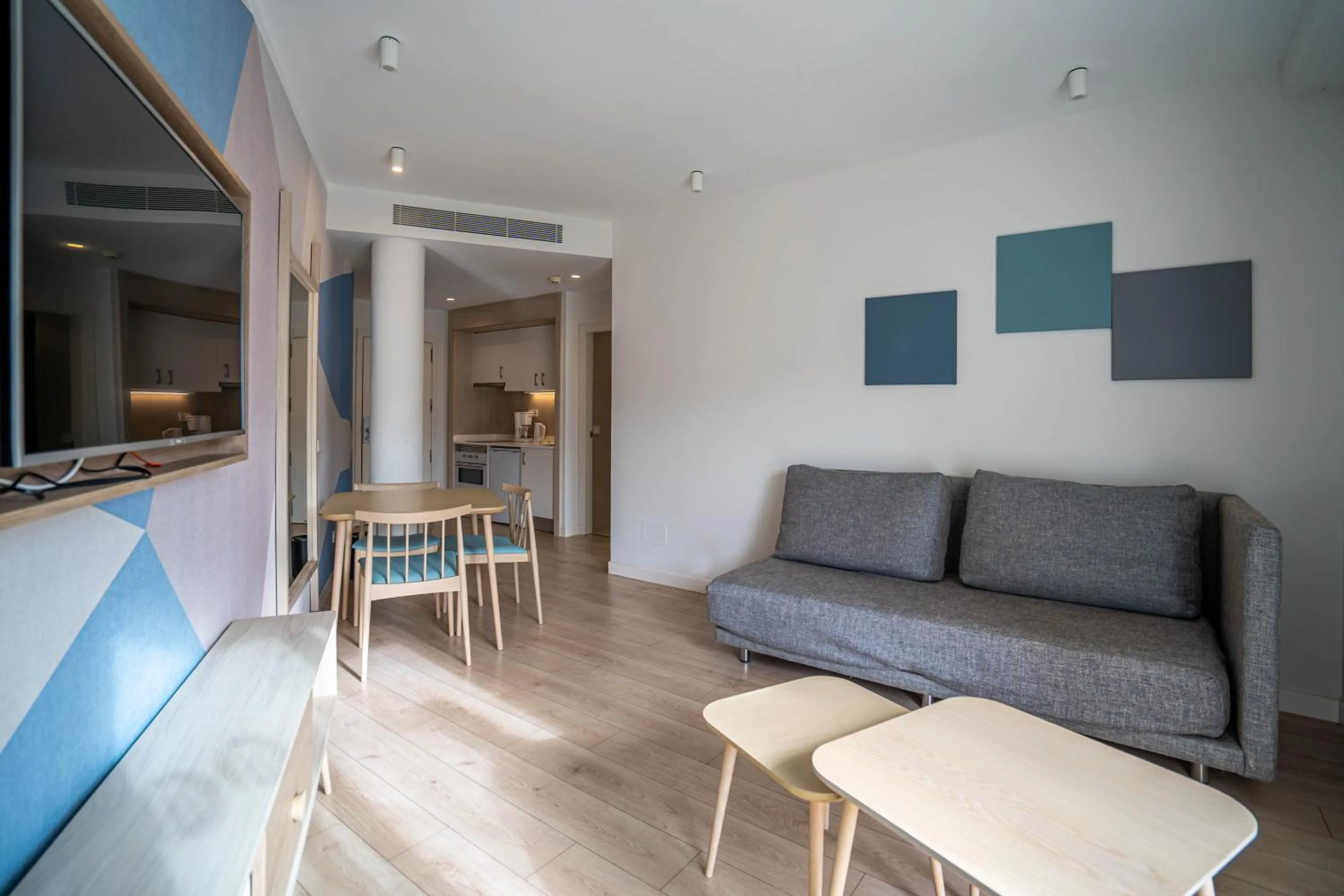 TV and multimedia in Leman Hotel y Apartamentos