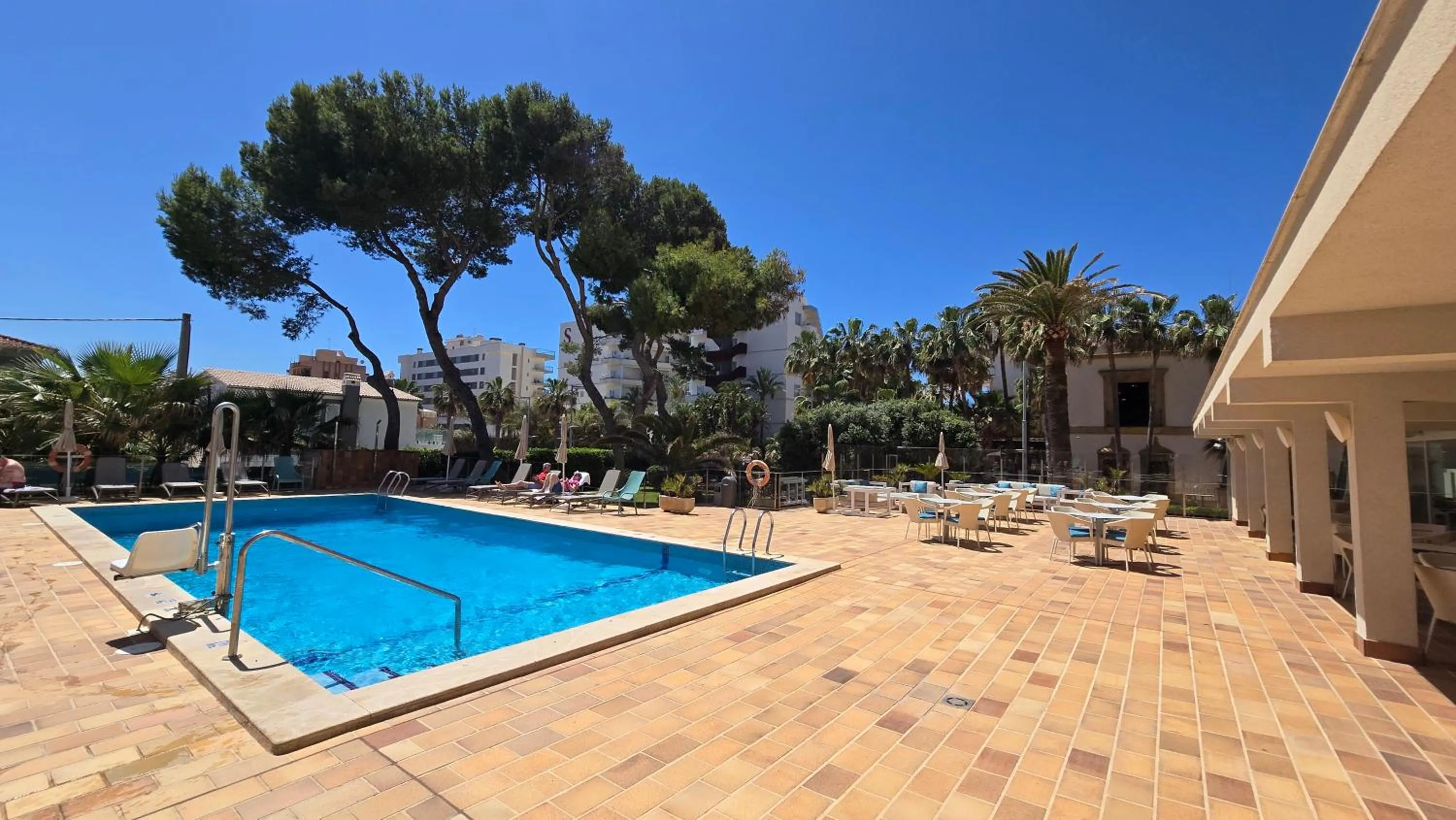 Solarium in Leman Hotel y Apartamentos