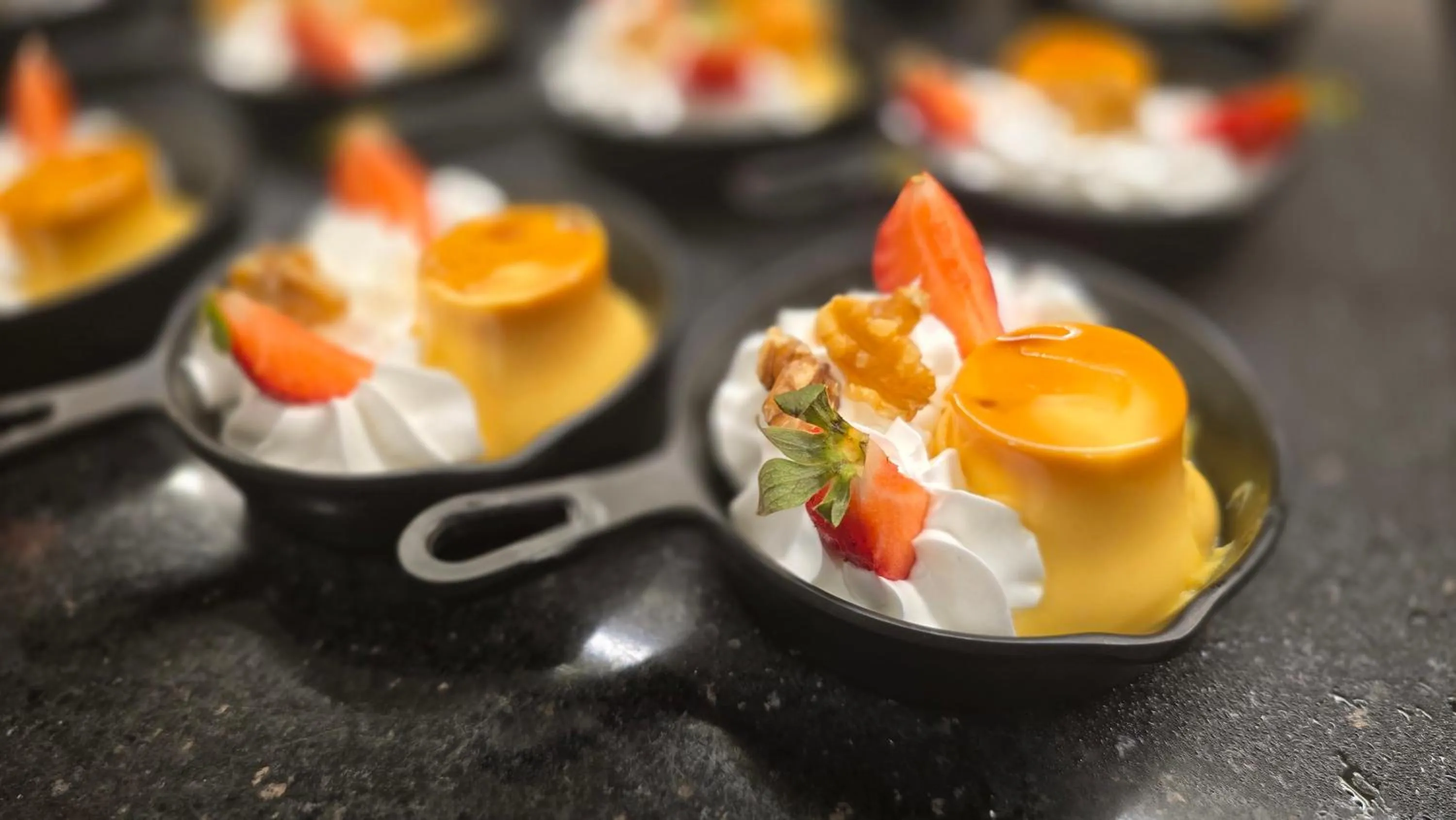 Restaurant/places to eat in Leman Hotel y Apartamentos