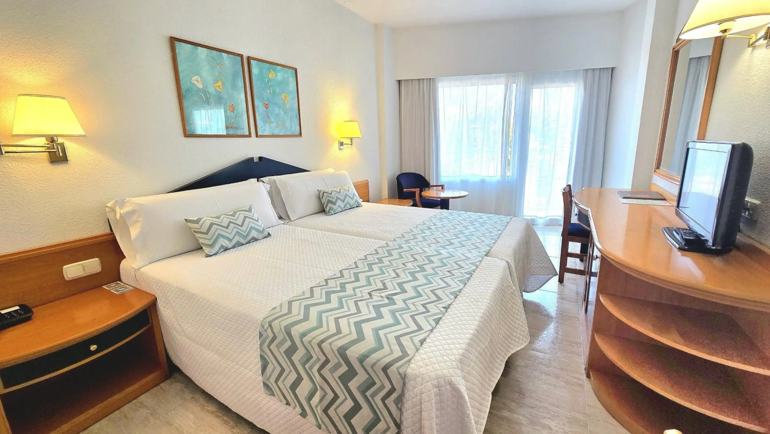 Bed in Leman Hotel y Apartamentos