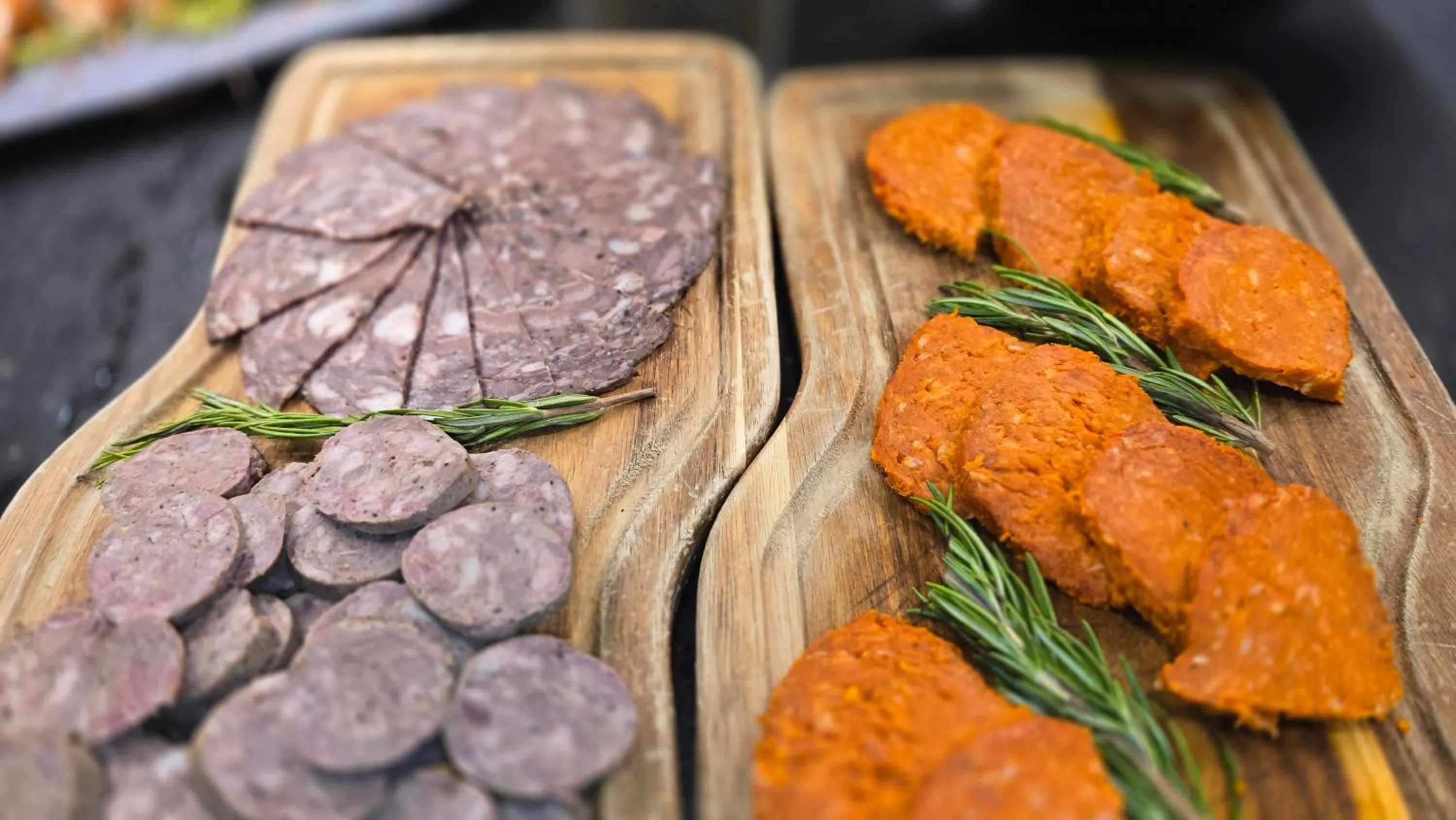 Restaurant/places to eat in Leman Hotel y Apartamentos