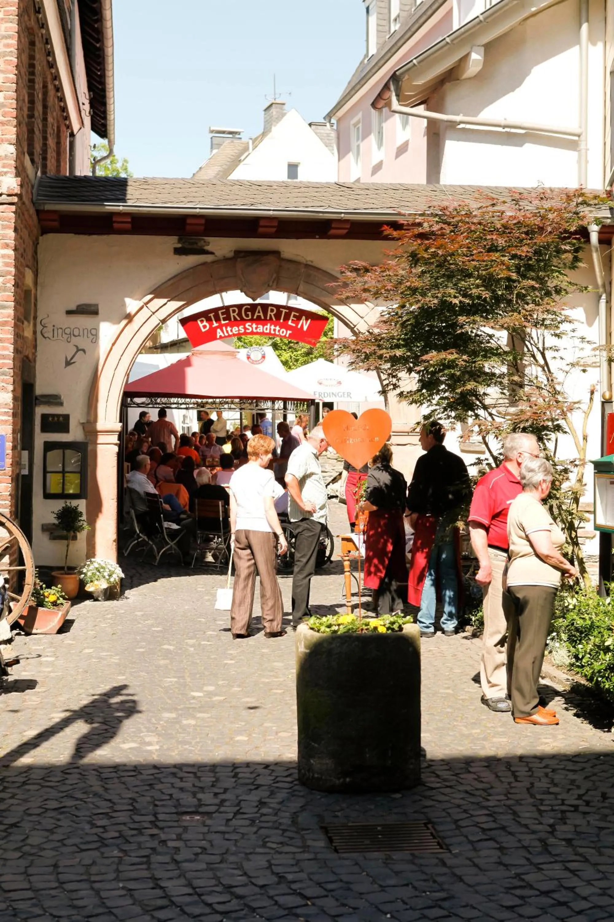 People in Altes Stadttor