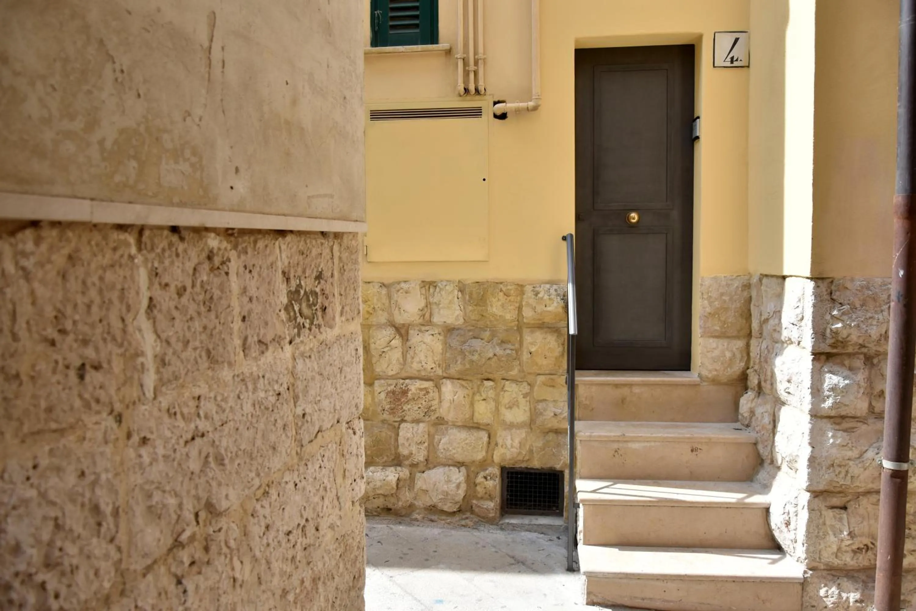 Facade/entrance in XVIII Arcano