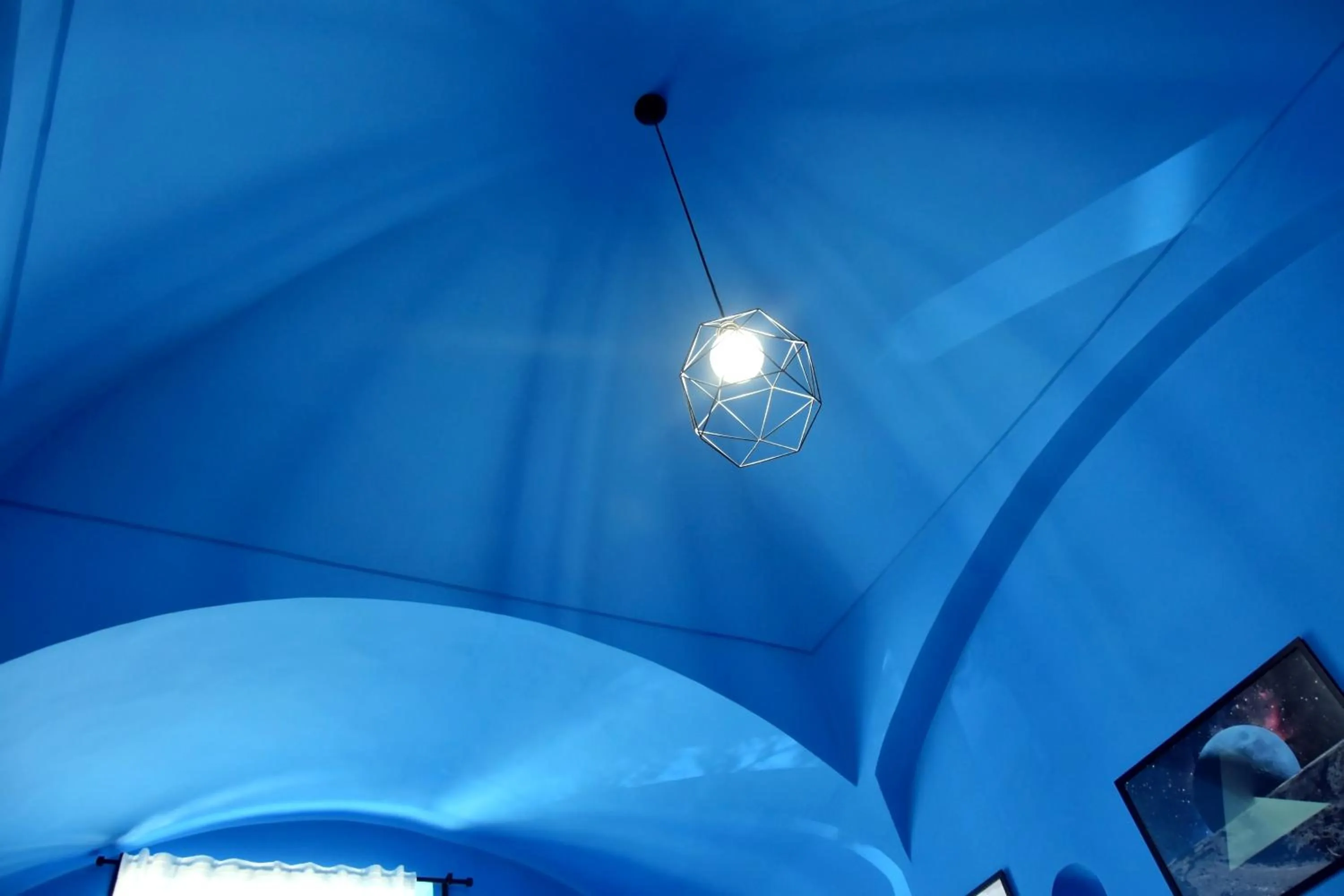 Photo of the whole room in XVIII Arcano